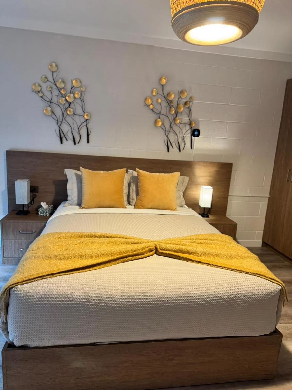 Bed in Stay Inn Muskoka