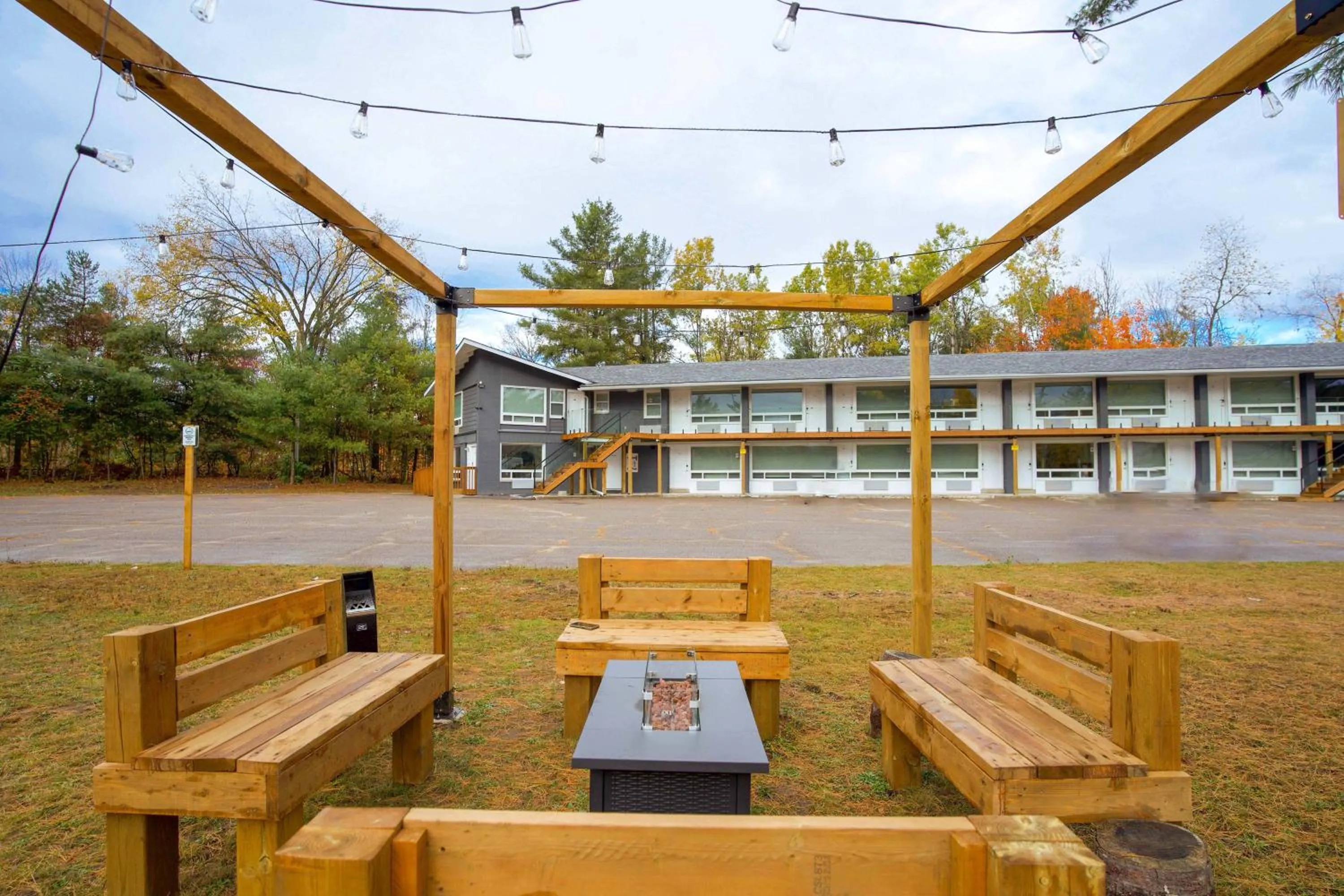 Seating area in Stay Inn Muskoka