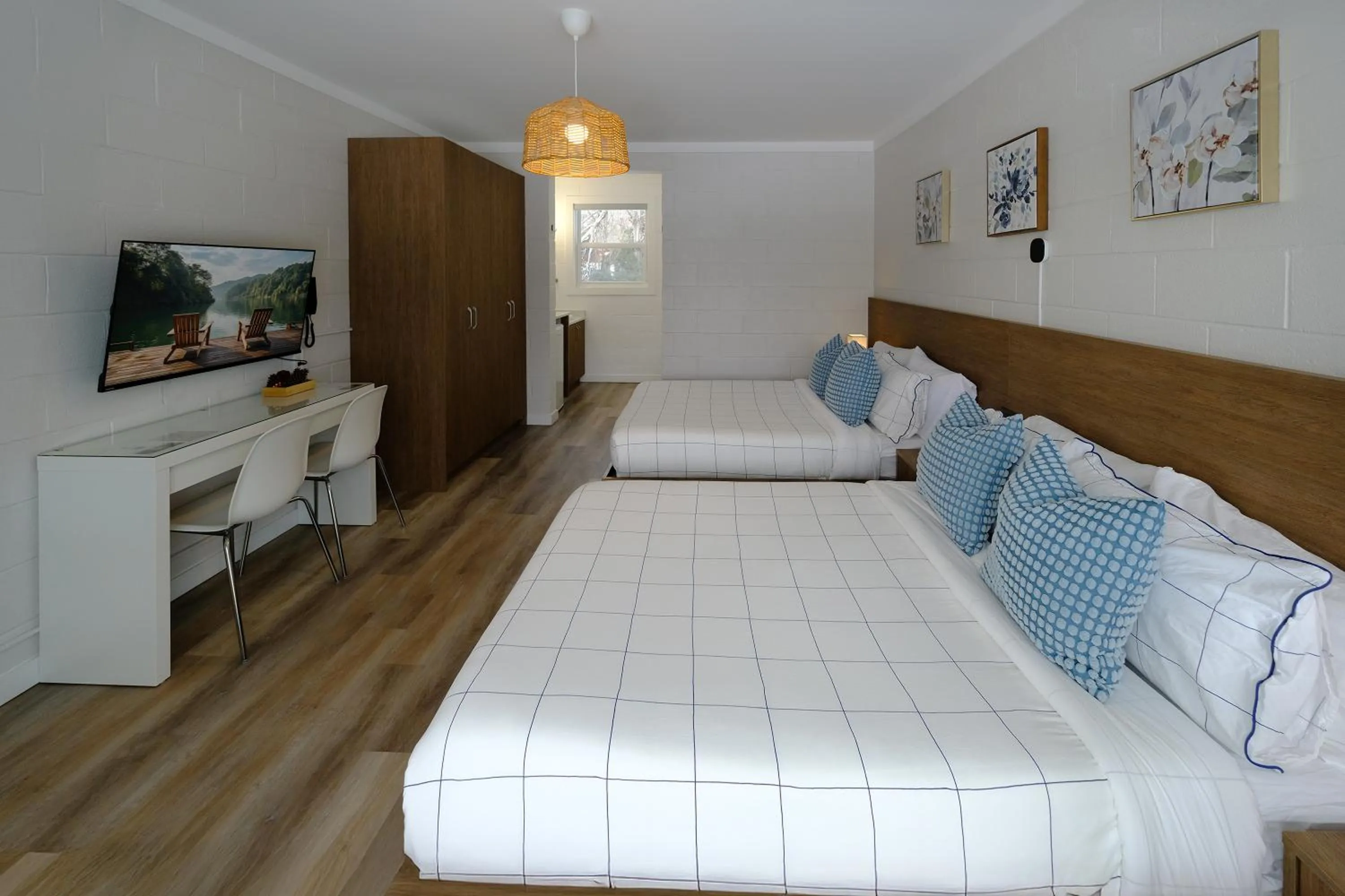 Bed in Stay Inn Muskoka