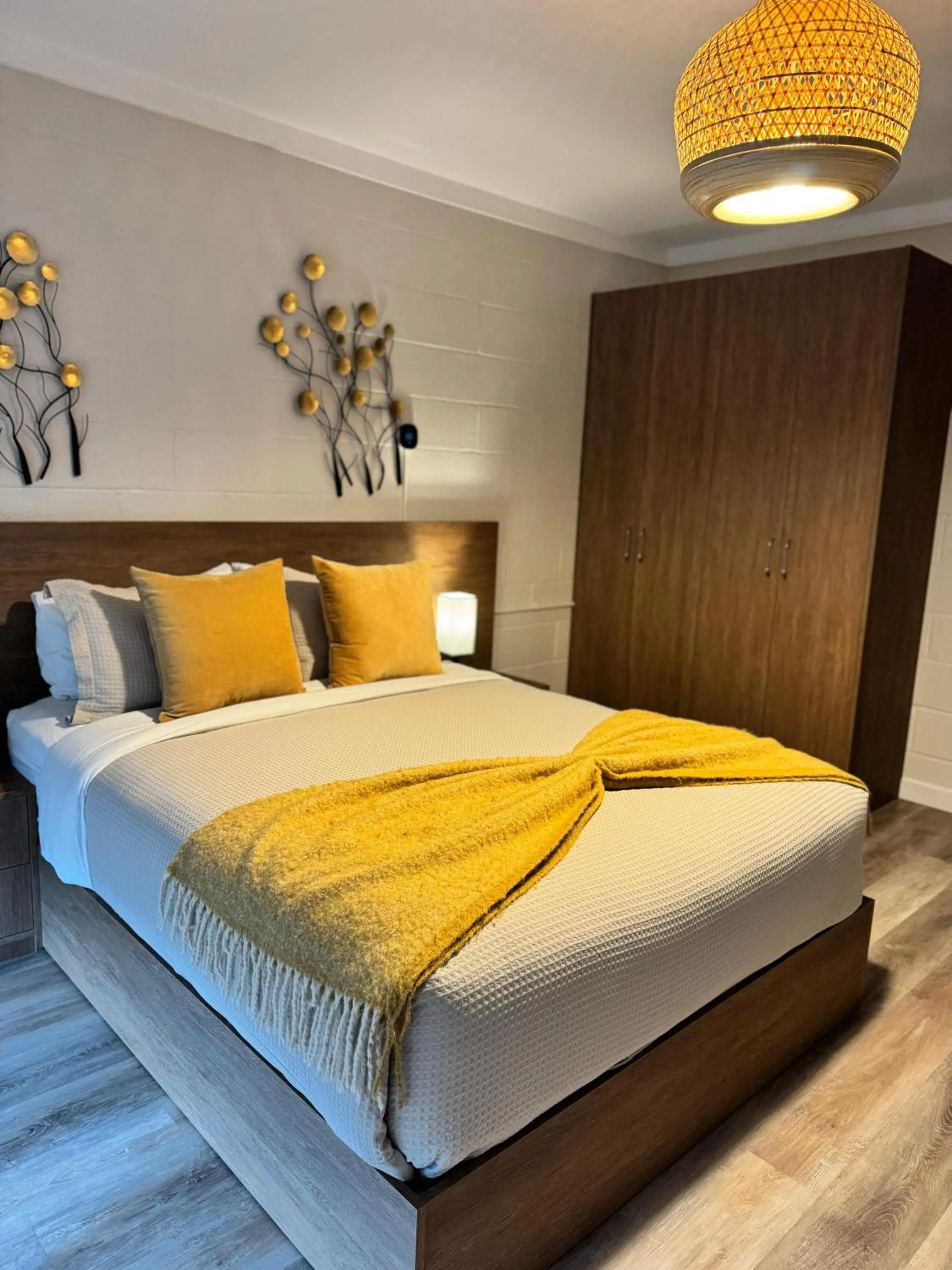 Bed in Stay Inn Muskoka