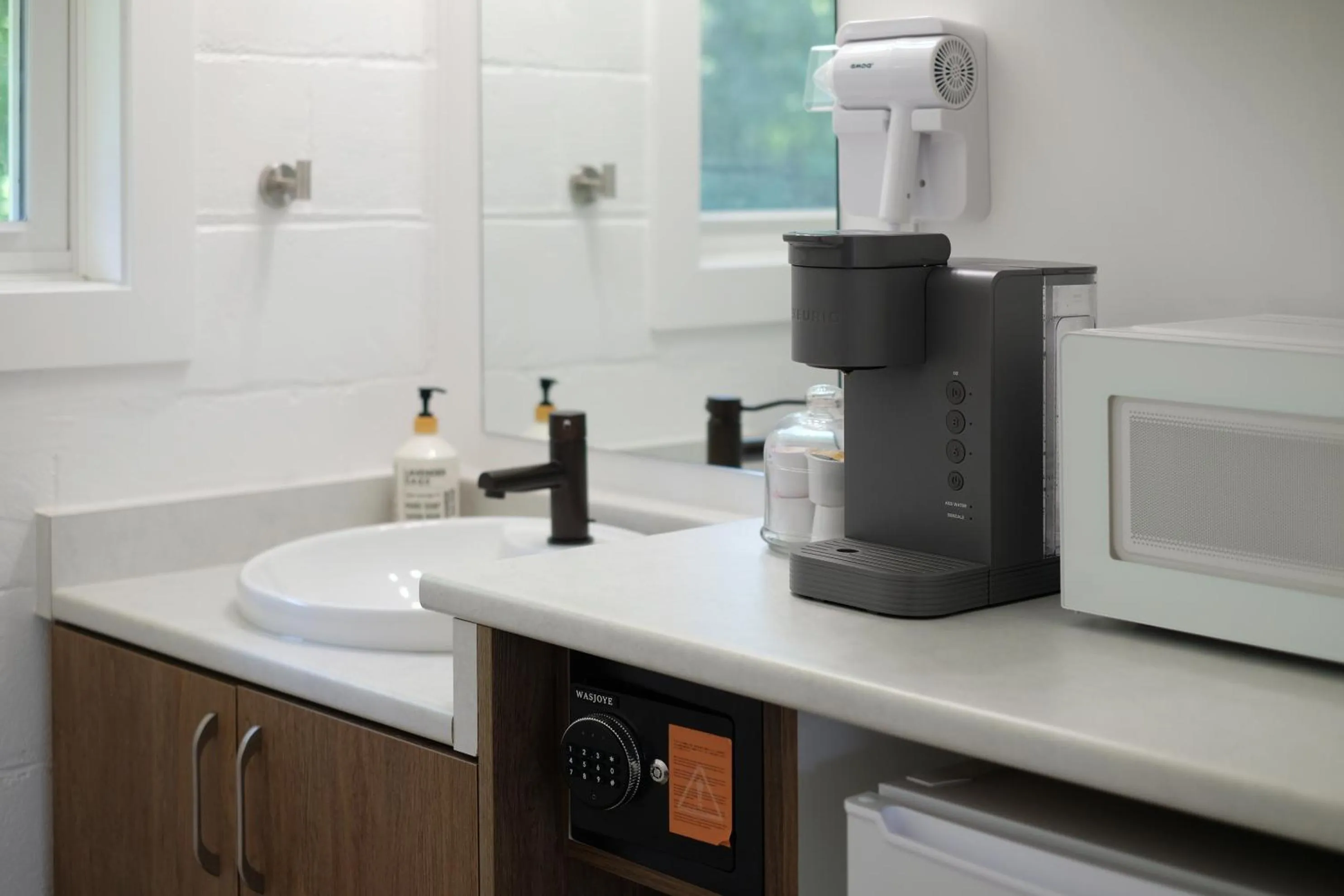 Coffee/tea facilities in Stay Inn Muskoka