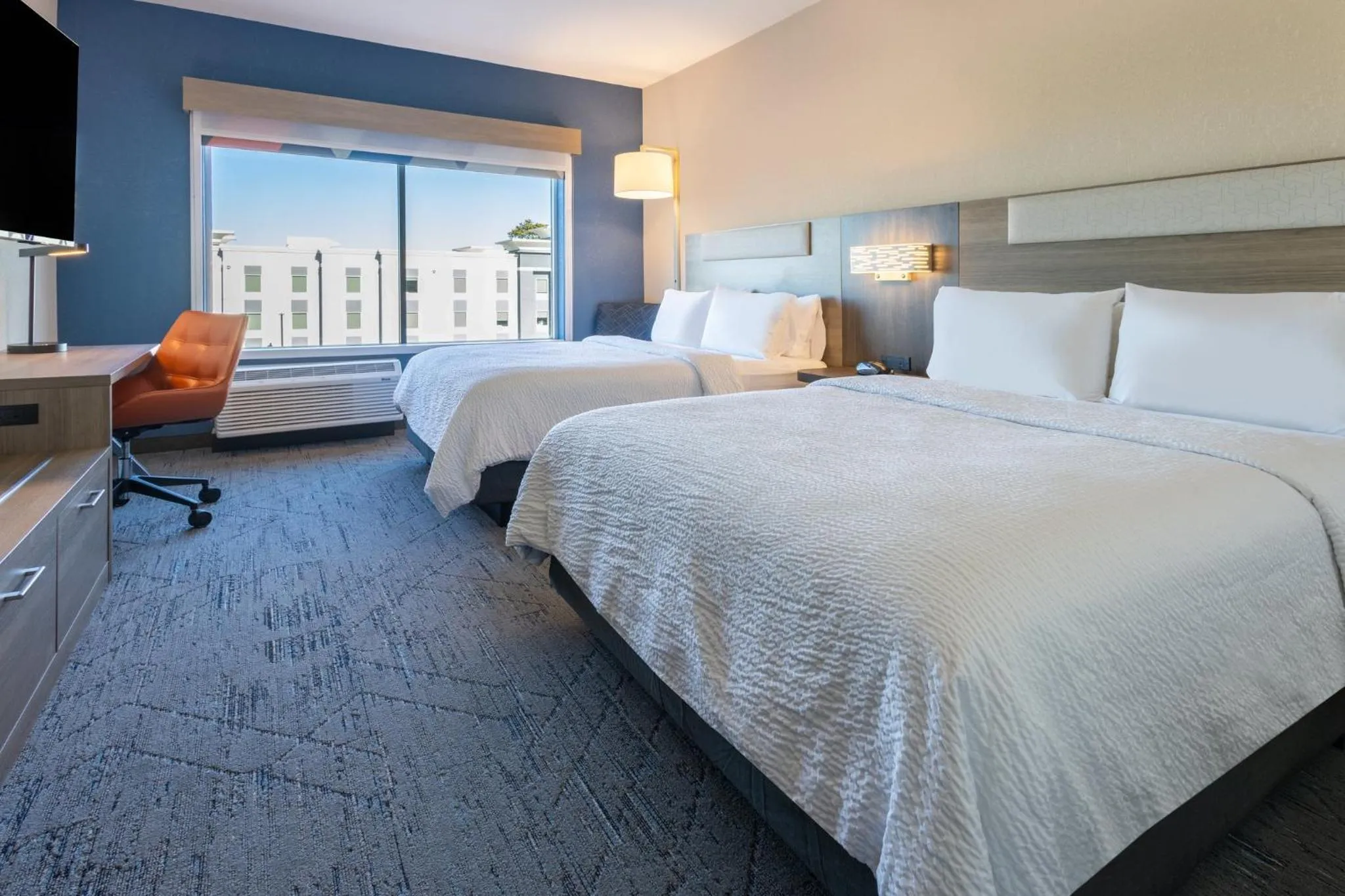 Photo of the whole room, Bed in Holiday Inn Express & Suites Benson by IHG