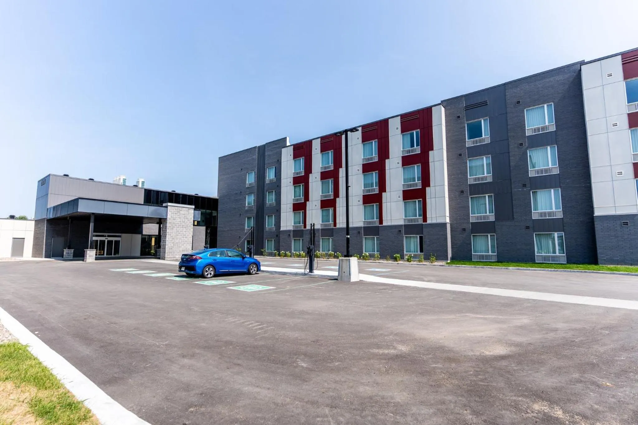 Property building in Candlewood Suites Trois-Rivières Ouest by IHG