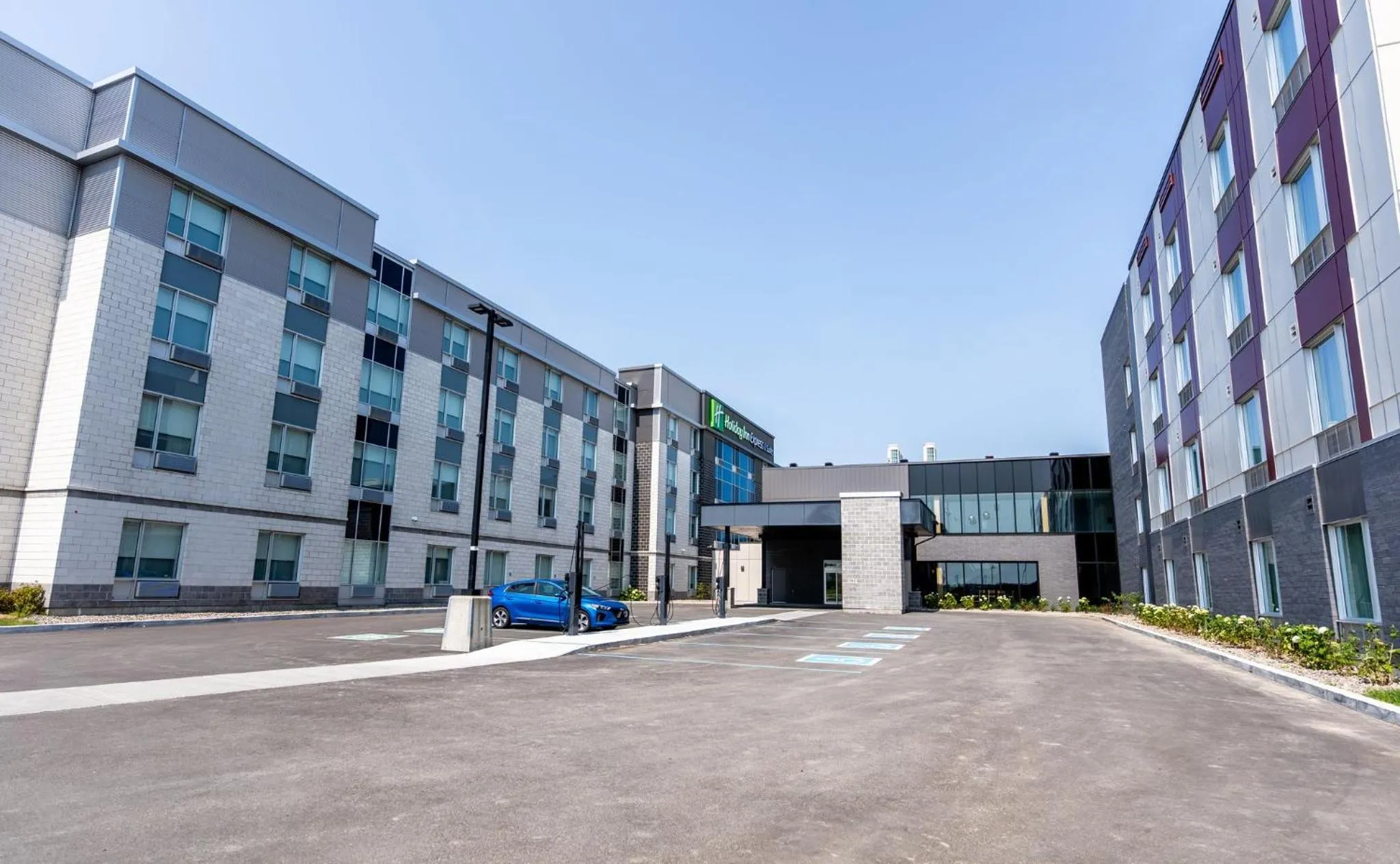 Property building in Candlewood Suites Trois-Rivières Ouest by IHG