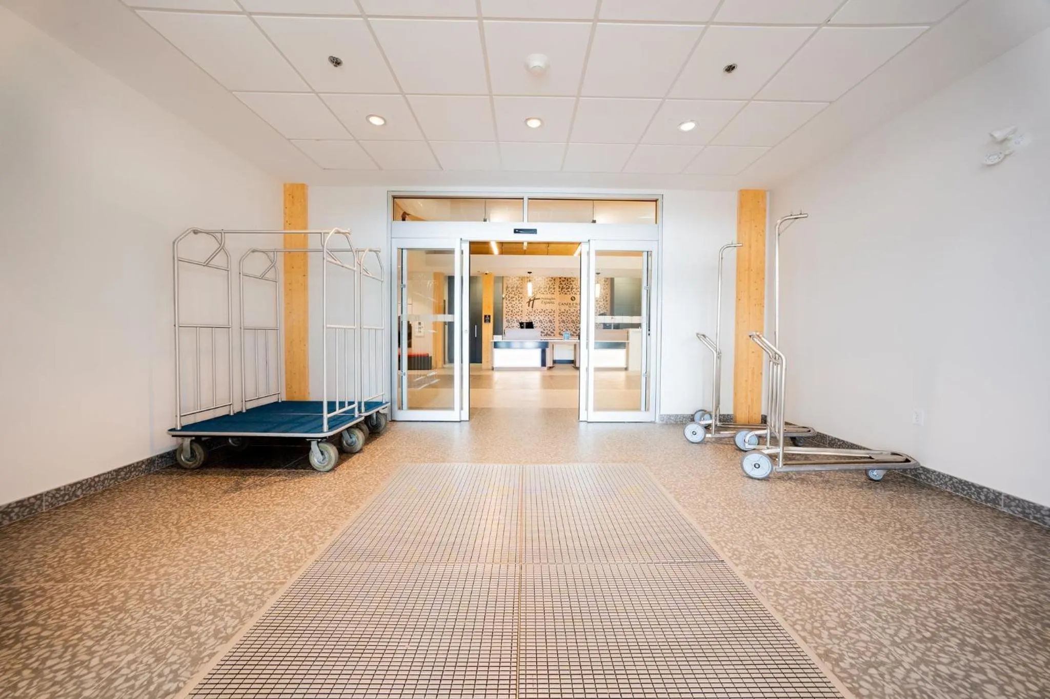 Property building in Candlewood Suites Trois-Rivières Ouest by IHG