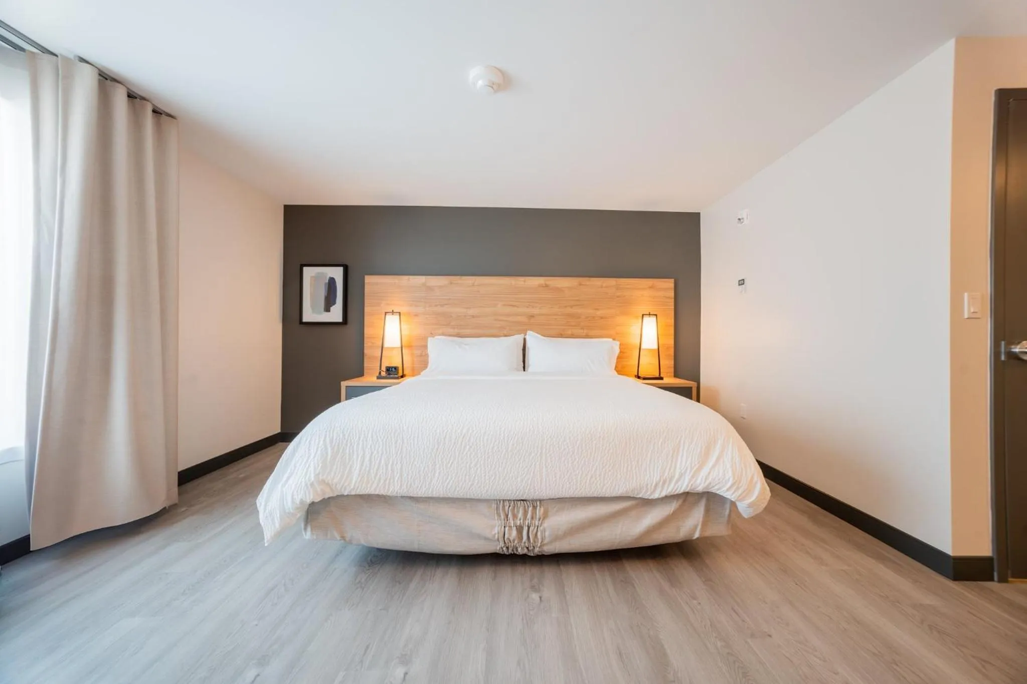 Photo of the whole room, Bed in Candlewood Suites Trois-Rivières Ouest by IHG