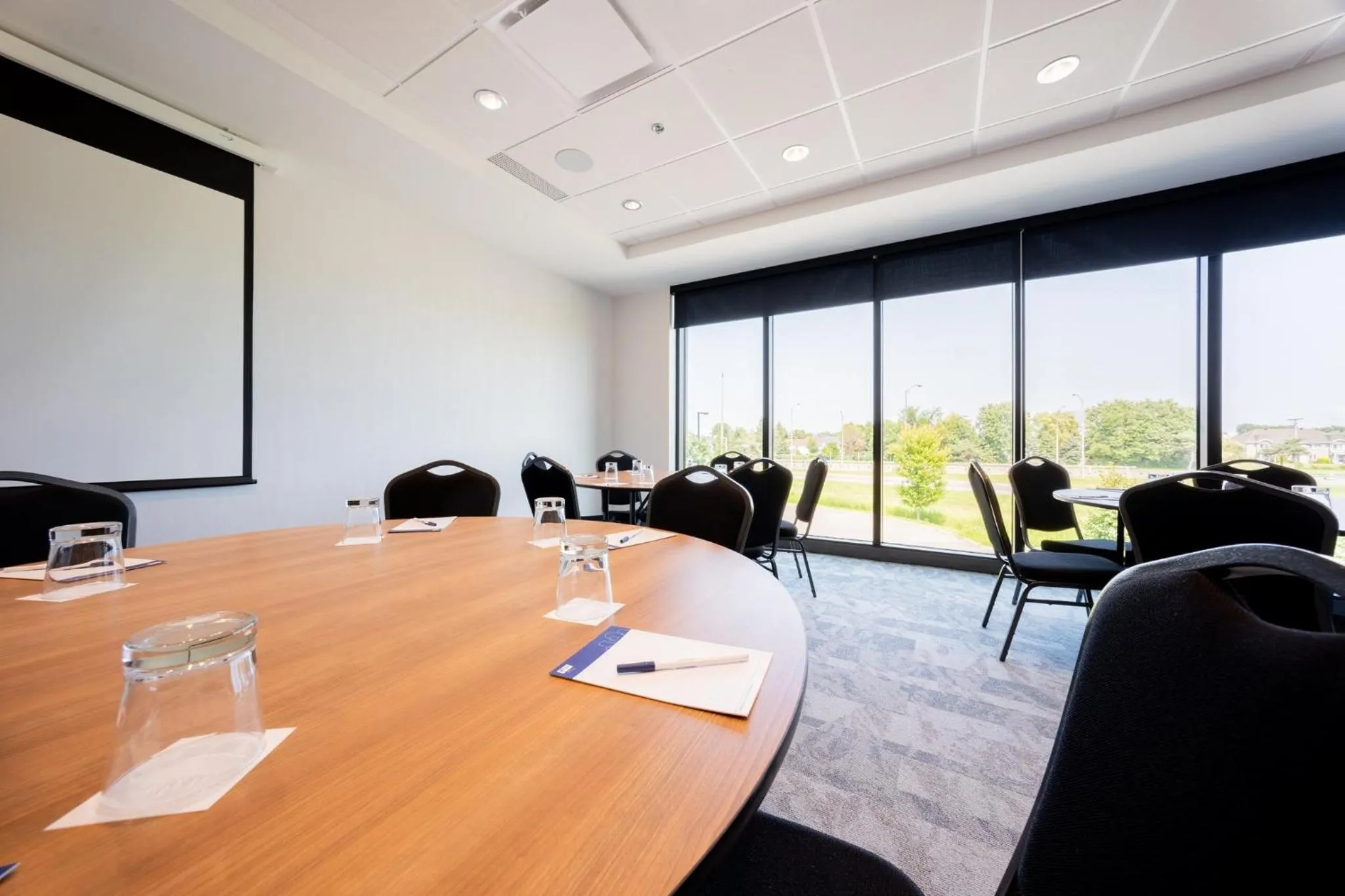 Meeting/conference room in Candlewood Suites Trois-Rivières Ouest by IHG