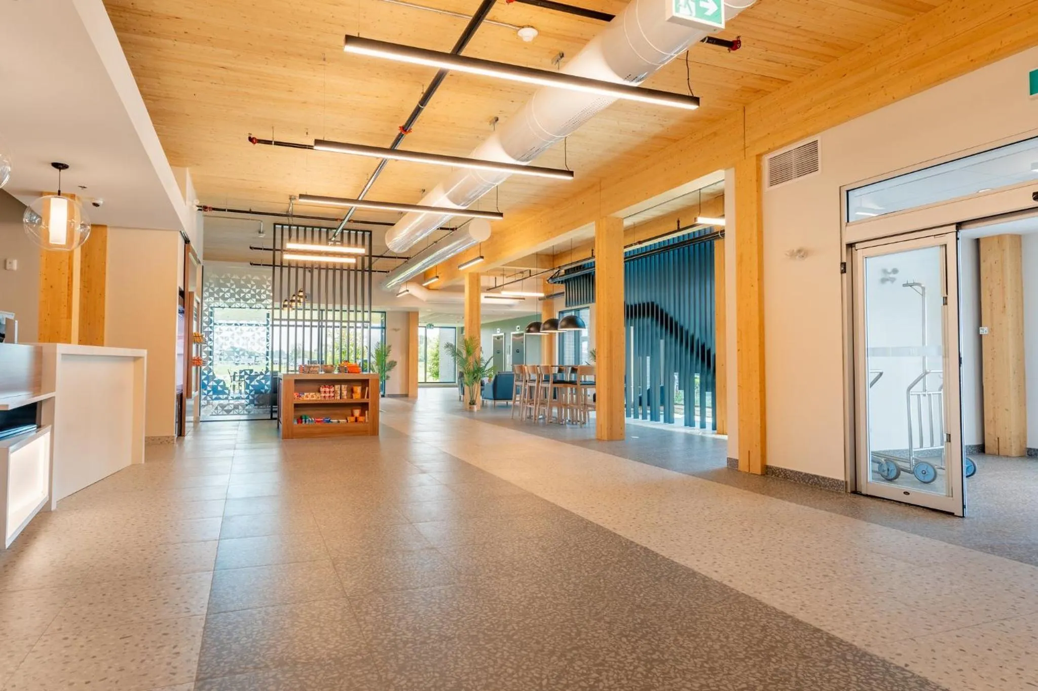 Property building in Candlewood Suites Trois-Rivières Ouest by IHG