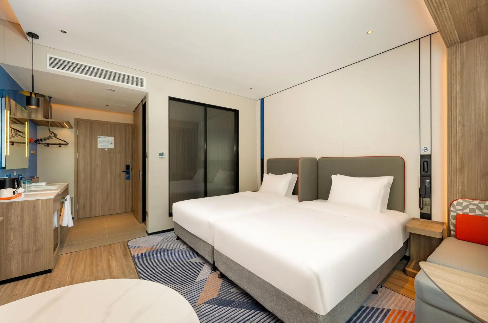 Photo of the whole room, Bed in Holiday Inn Express Langfang Yanjiao by IHG