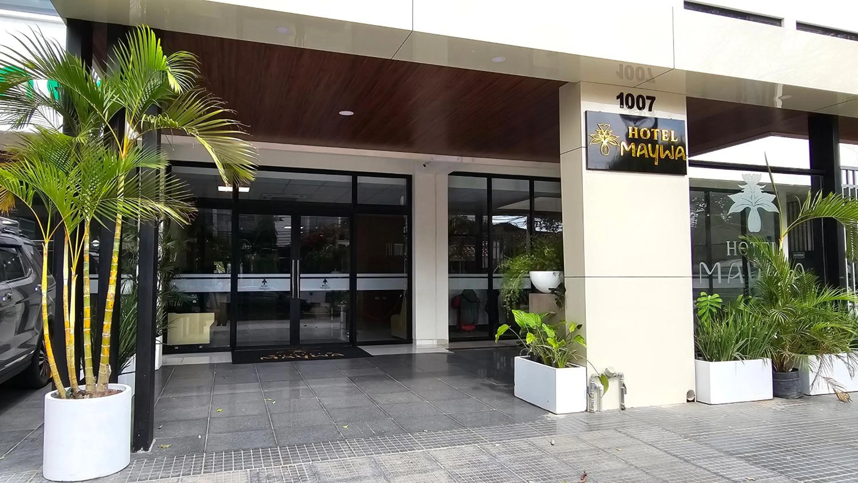 Facade/entrance in Hotel Maywa
