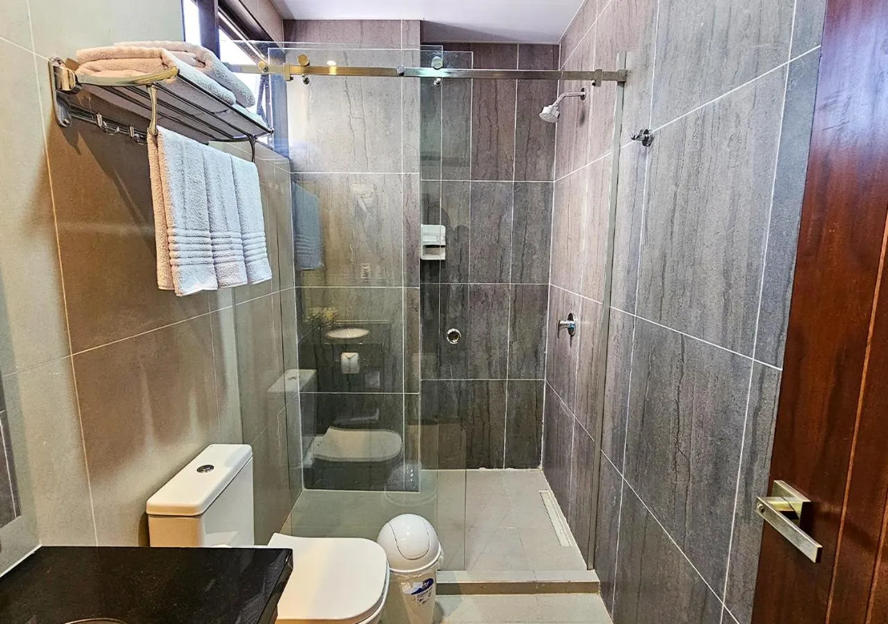 Shower in Hotel Maywa