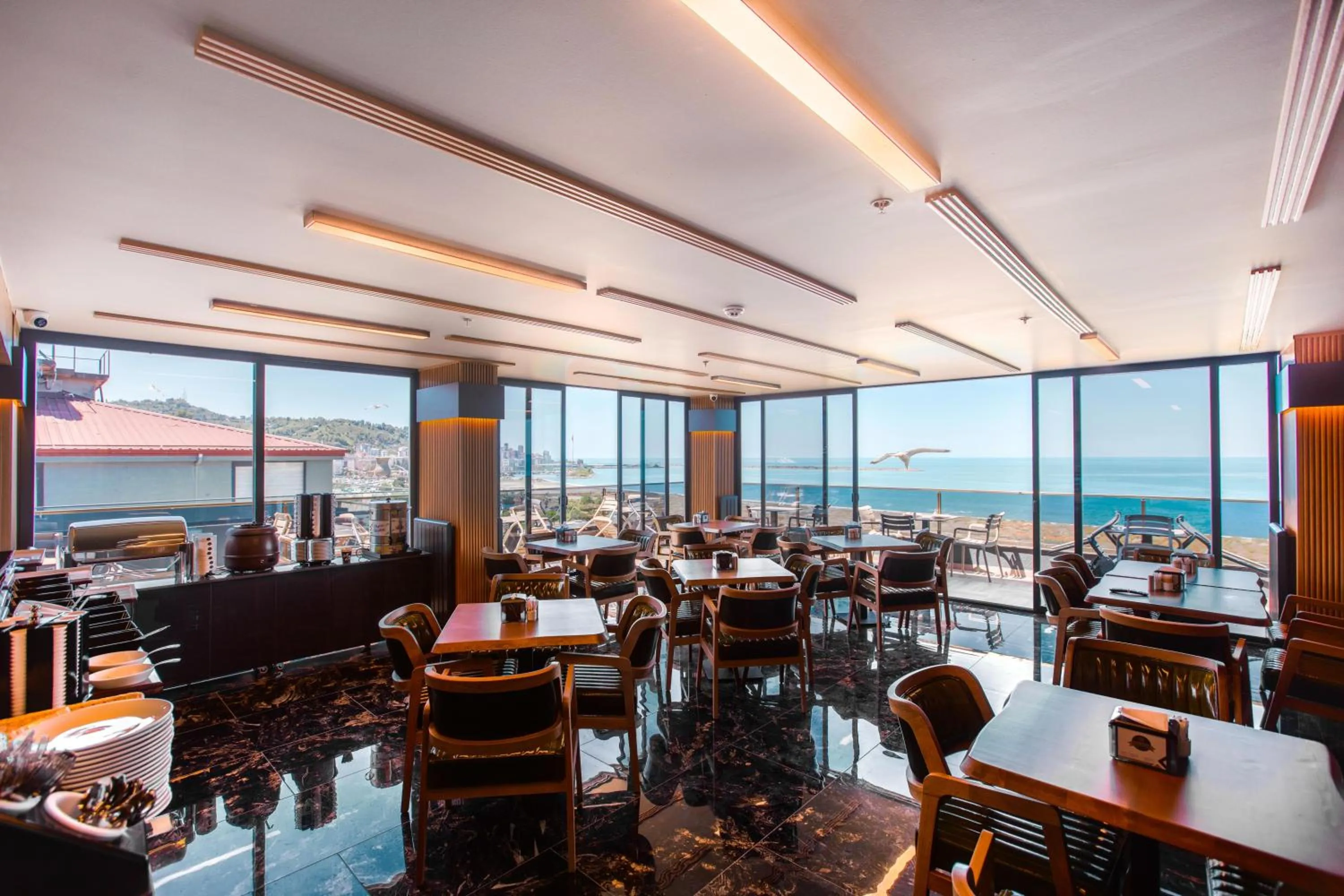 Restaurant/places to eat in Hotel Milano