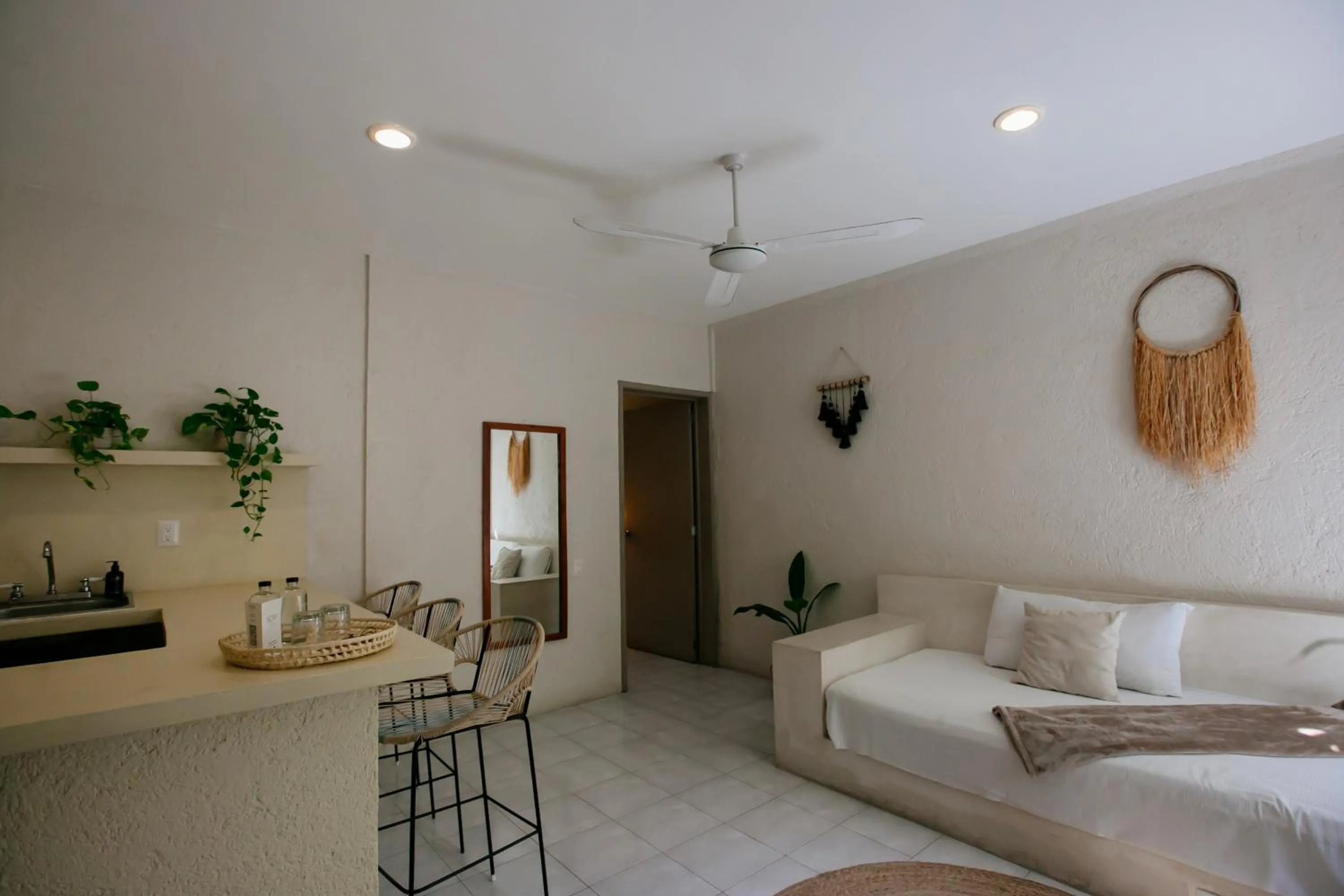 Kitchen or kitchenette, Bed in Hotel Noah Tulum