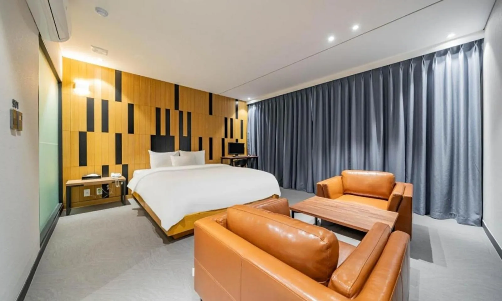 Bed in Yeongdeungpo Lifestyle F Hotel