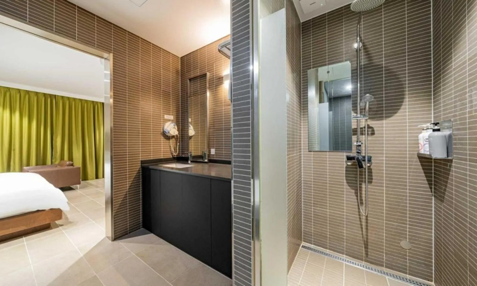 Bed in Yeongdeungpo Lifestyle F Hotel