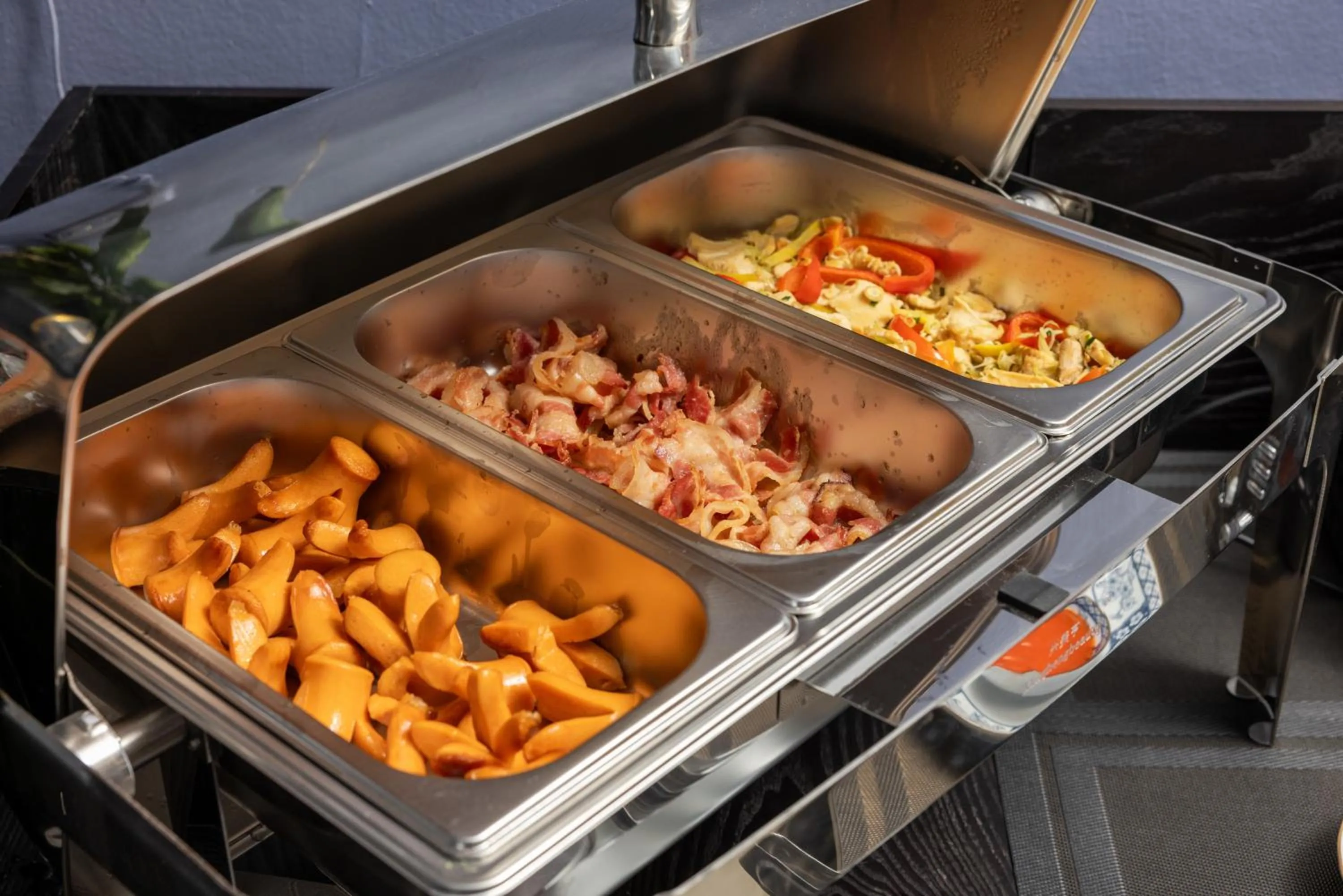 Food and drinks in Amanda Boutique Hotel & Travel