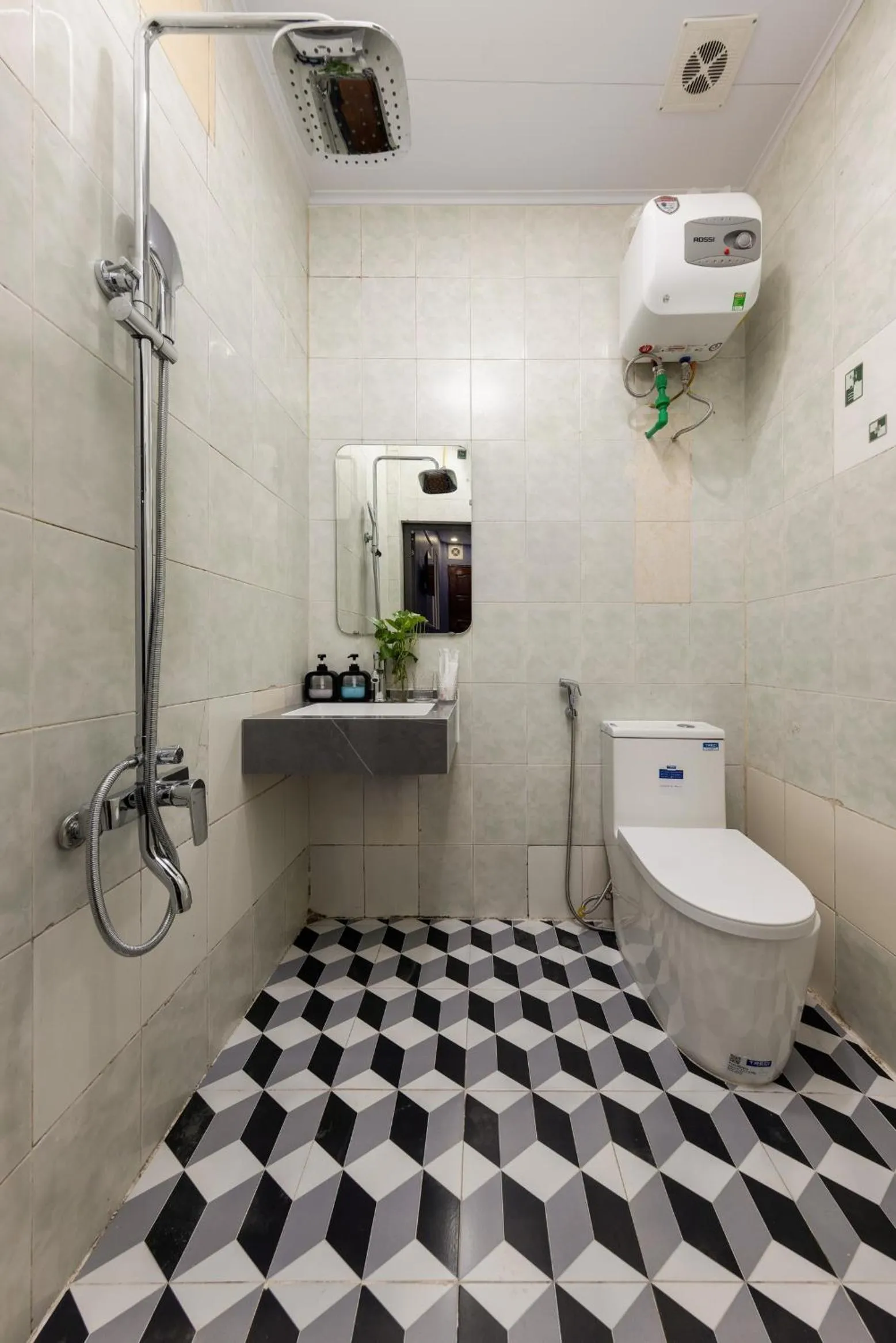 Shower in Amanda Boutique Hotel & Travel