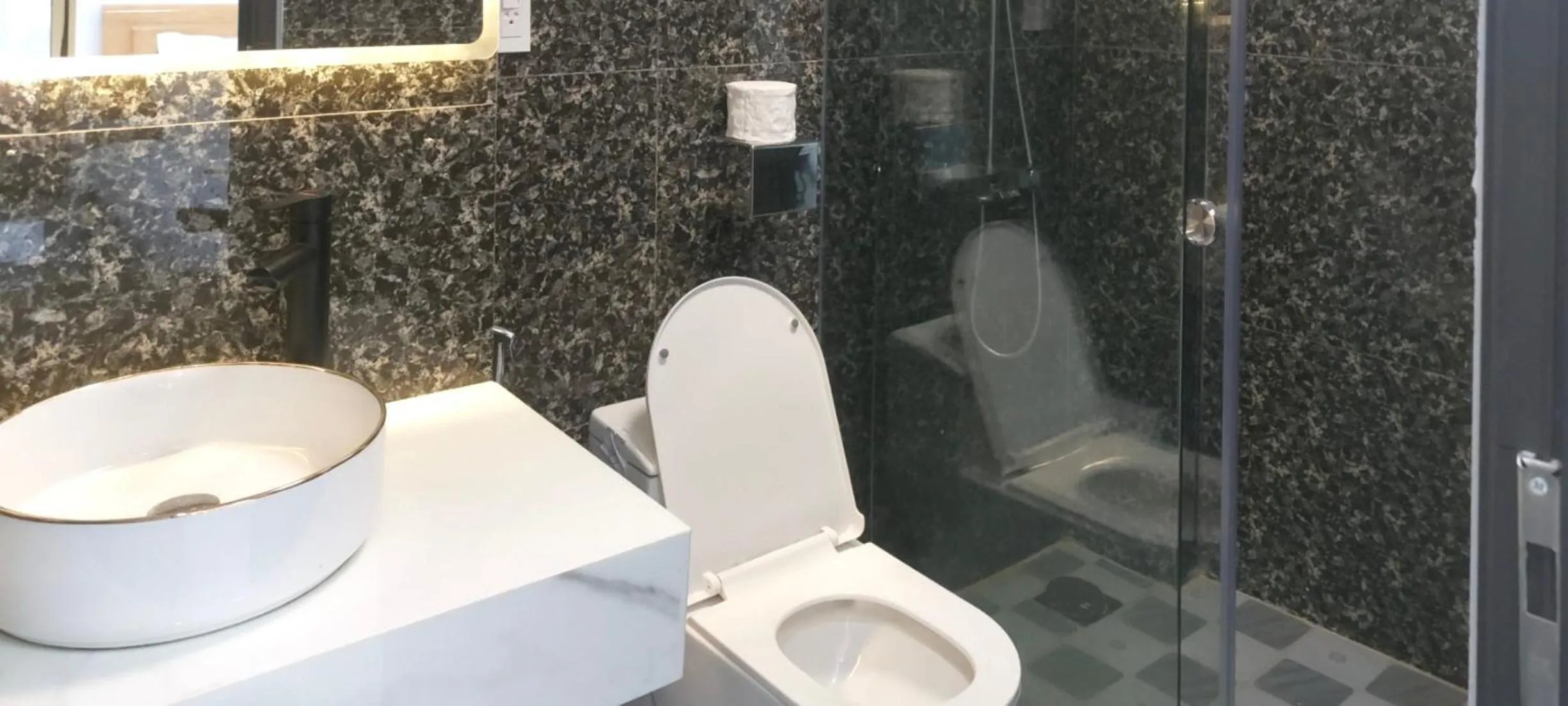 Bathroom in Ngoc Anh Hotel Da Lat