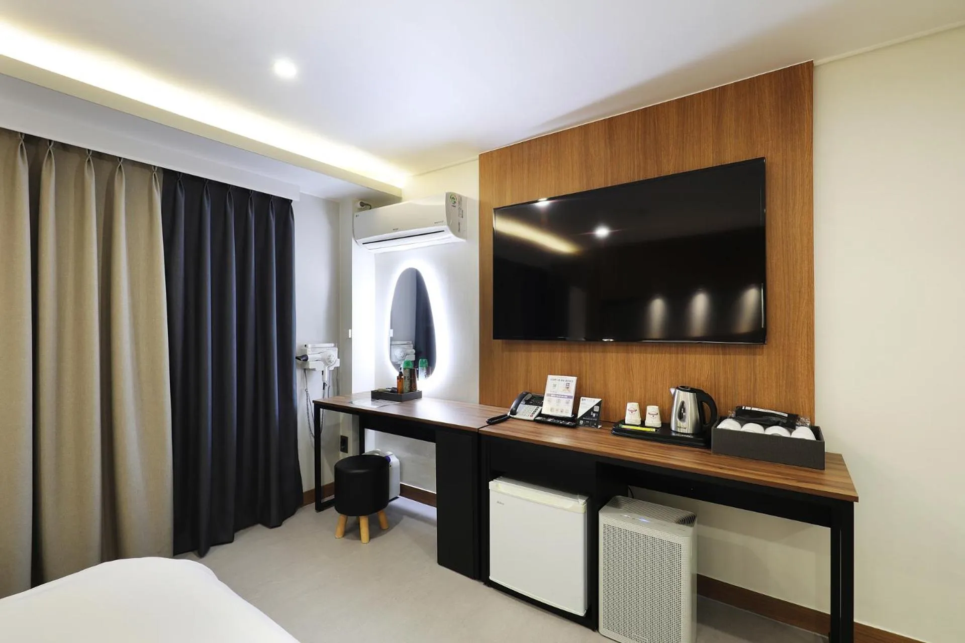 TV and multimedia in Jeonju Urban Hotel