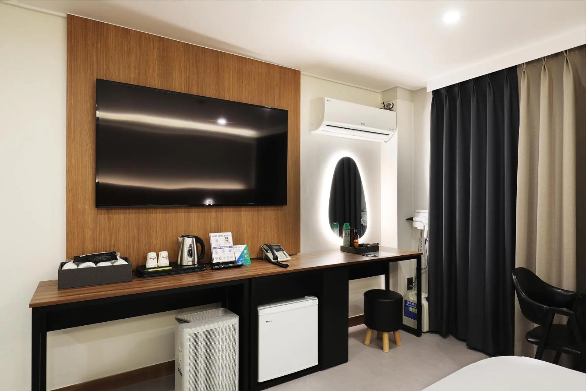 TV and multimedia in Jeonju Urban Hotel