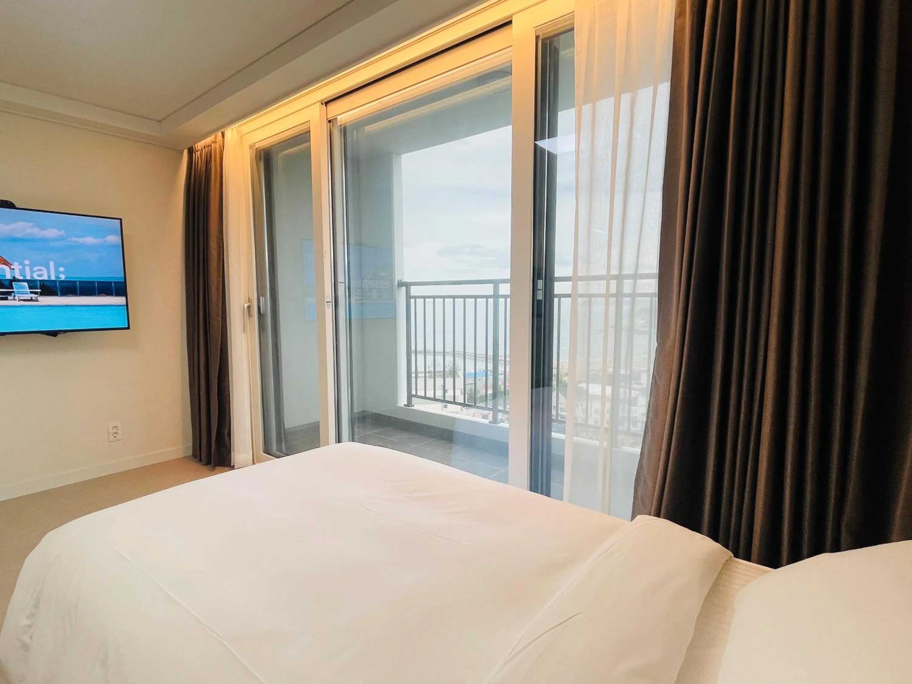 View (from property/room), Bed in SurfResort INN-The City YangYang