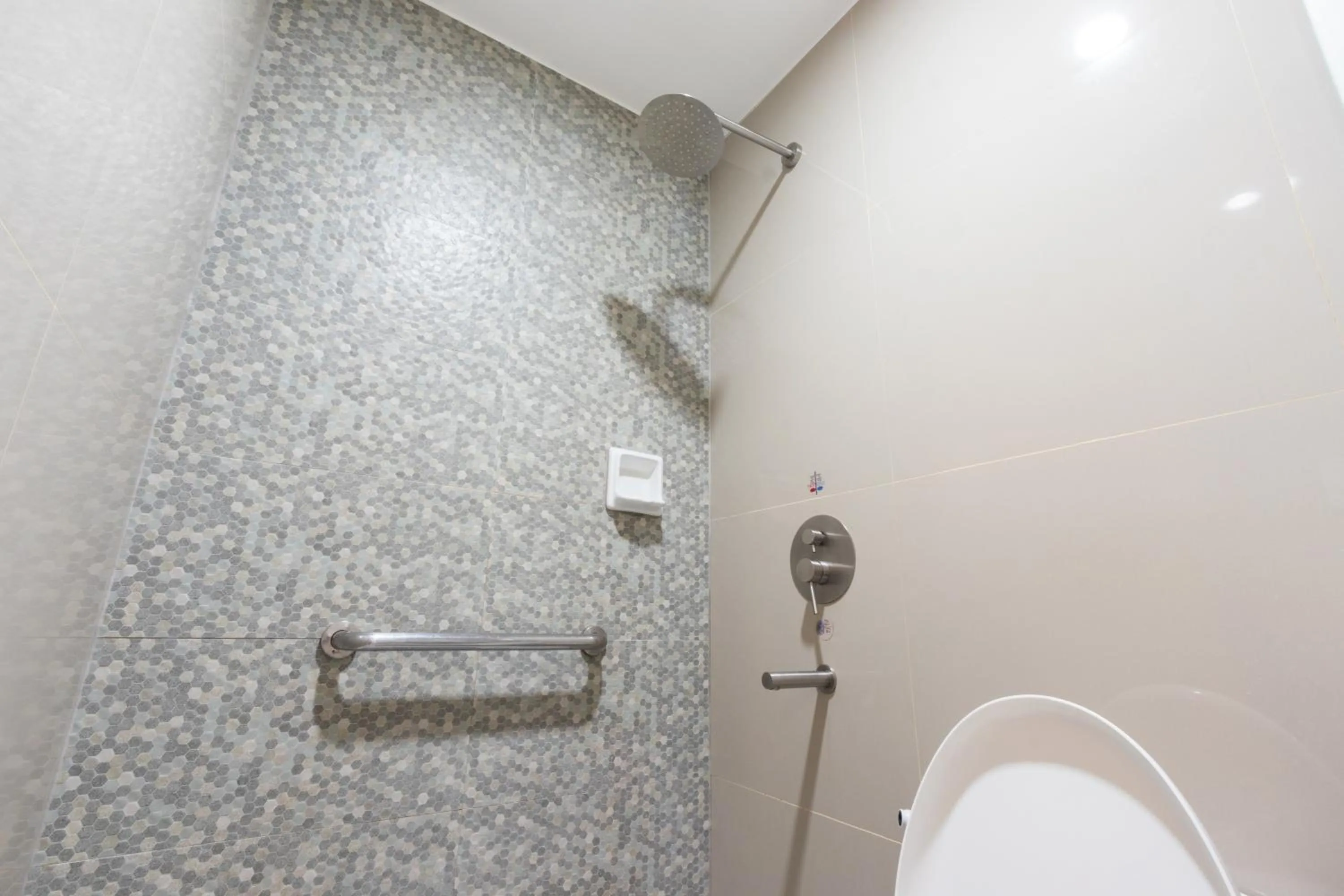 Shower in Hotel Sogo Guadalupe