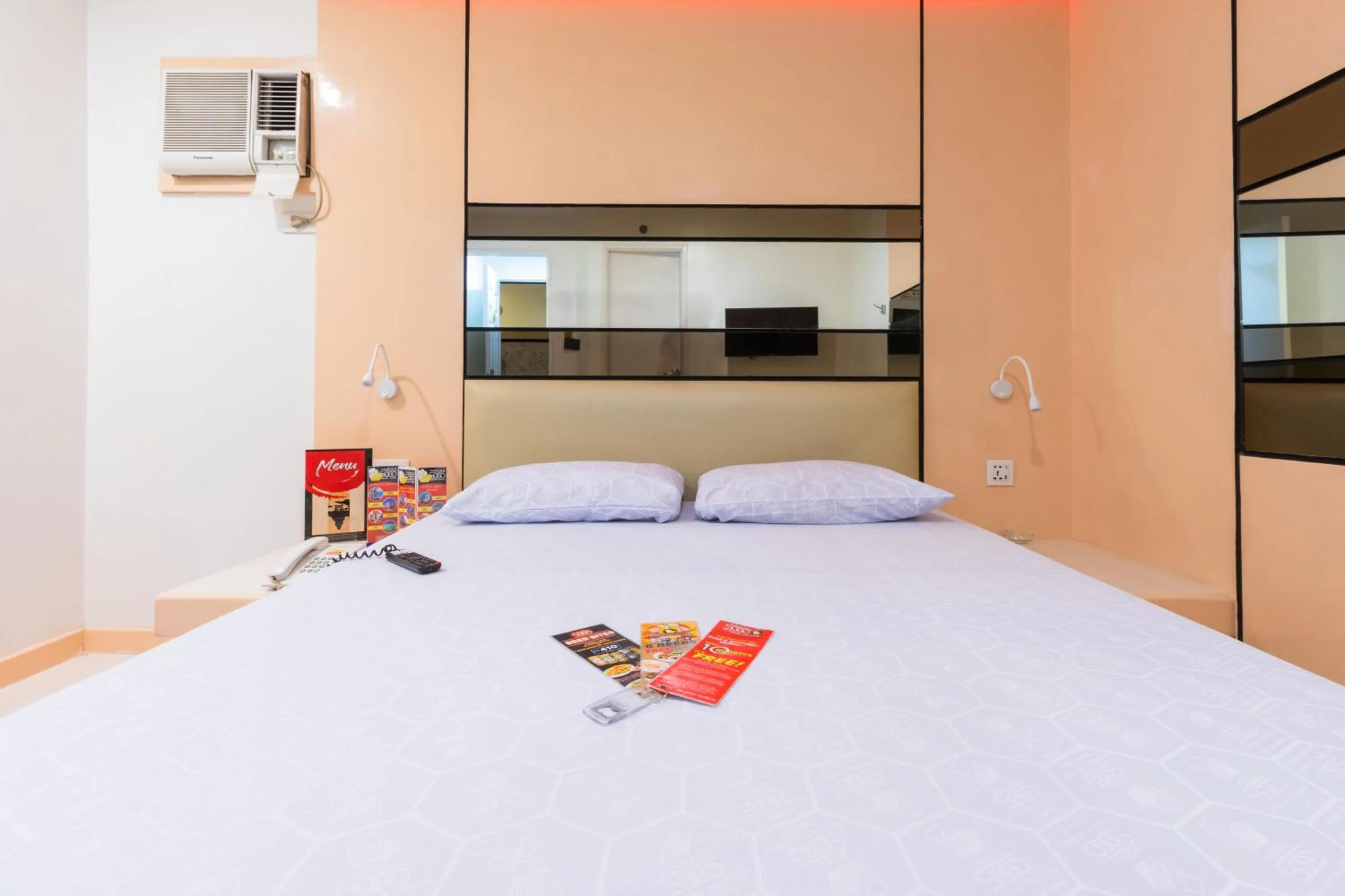 Bed in Hotel Sogo Guadalupe