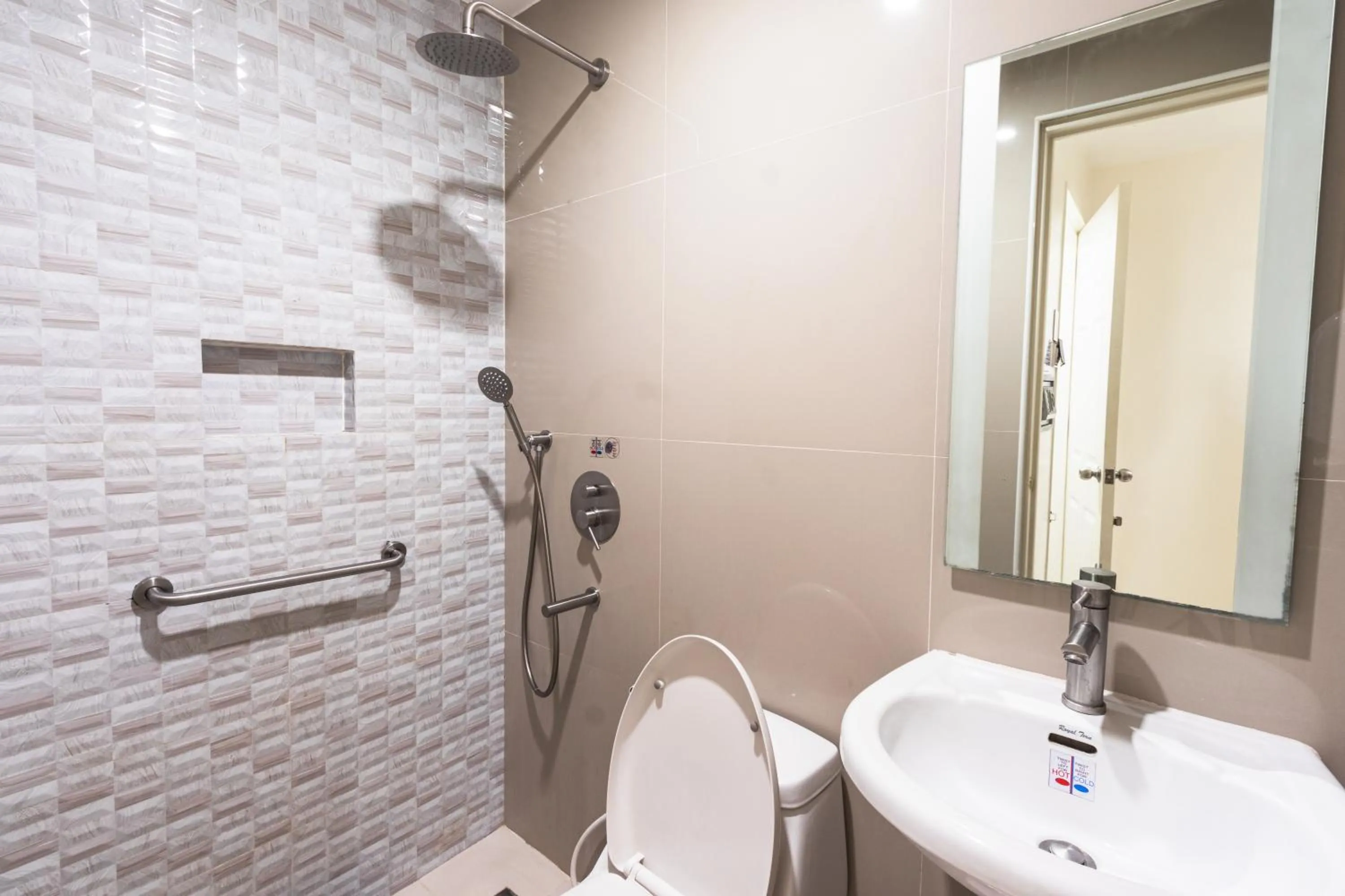 Bathroom in Hotel Sogo Cainta