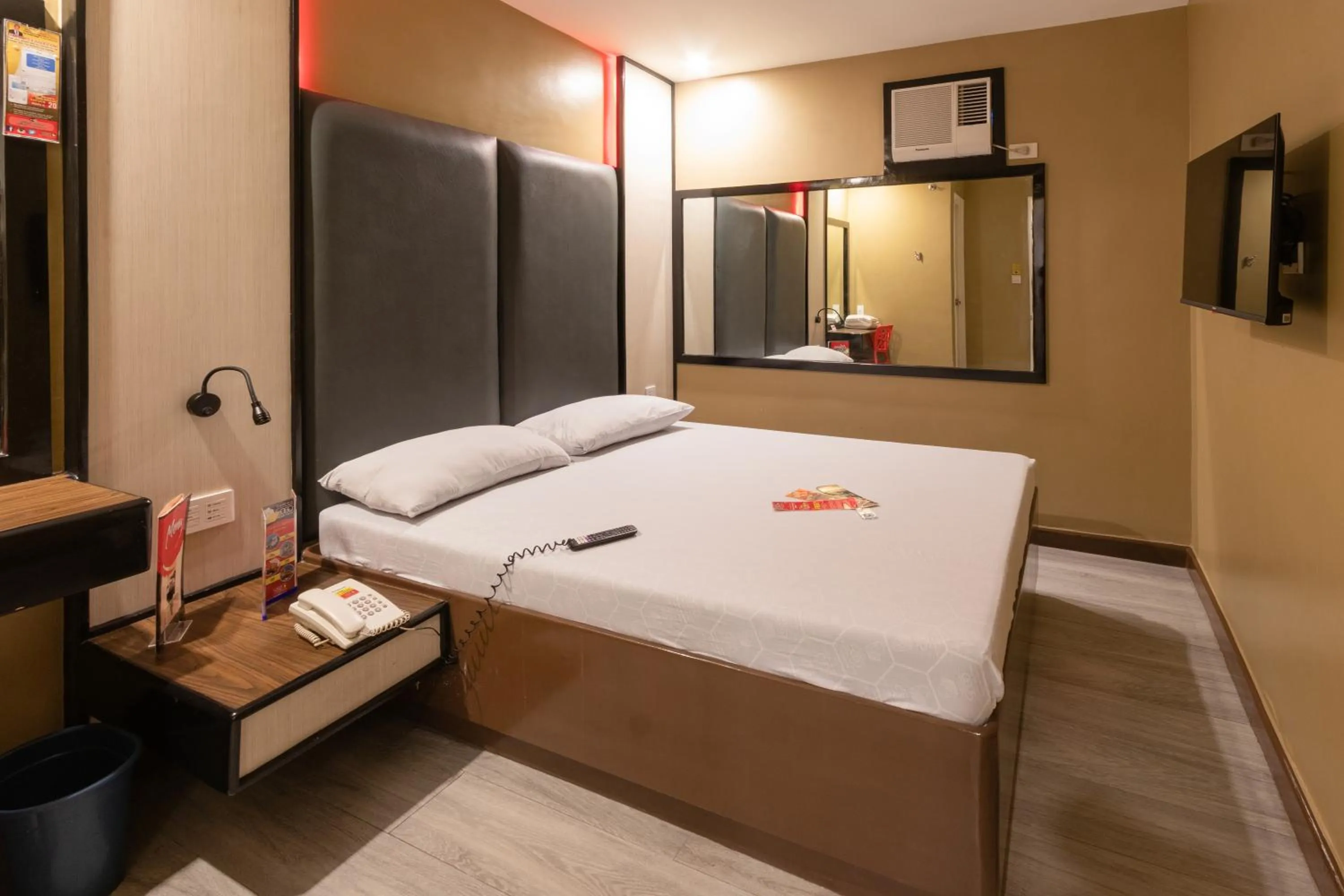 Bedroom, Bed in Hotel Sogo Cainta