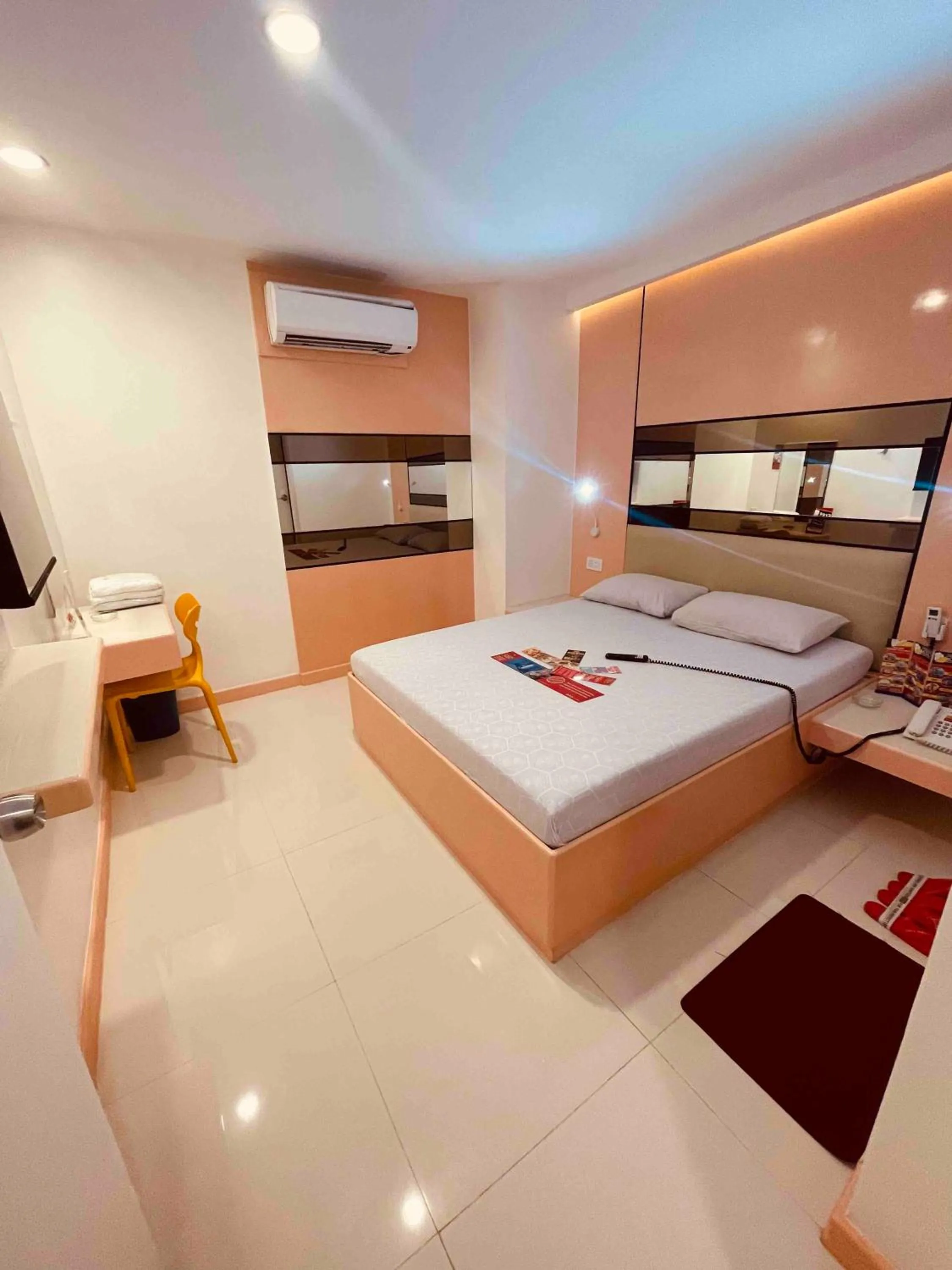 Bedroom, Bed in Hotel Sogo Aurora Cubao