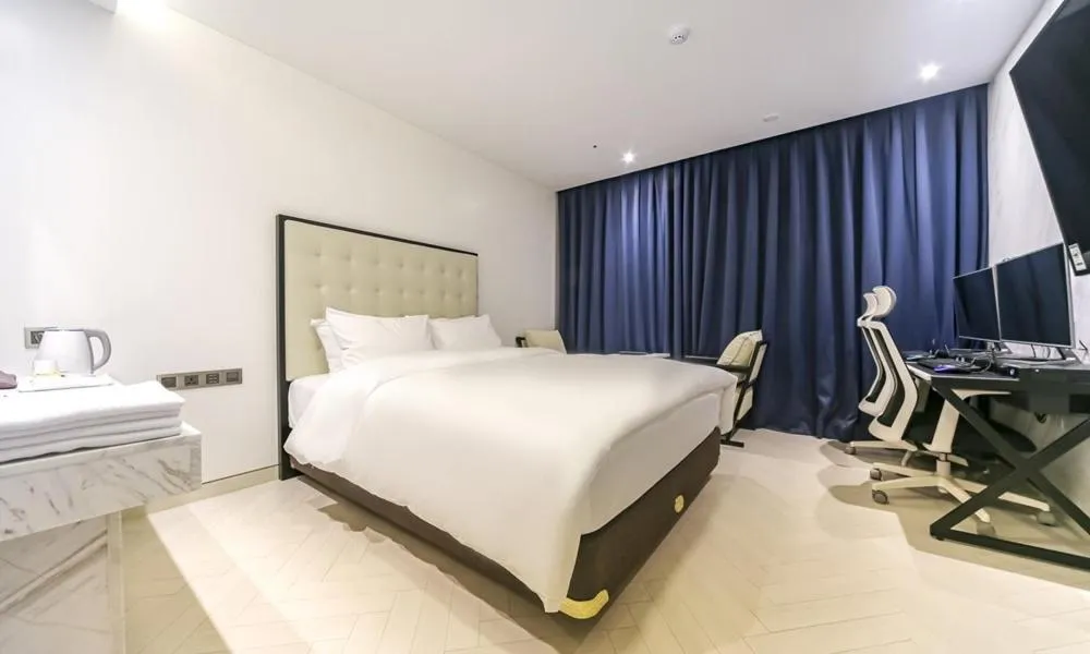 Bed in Daegu Dongseongro Hotel Labella