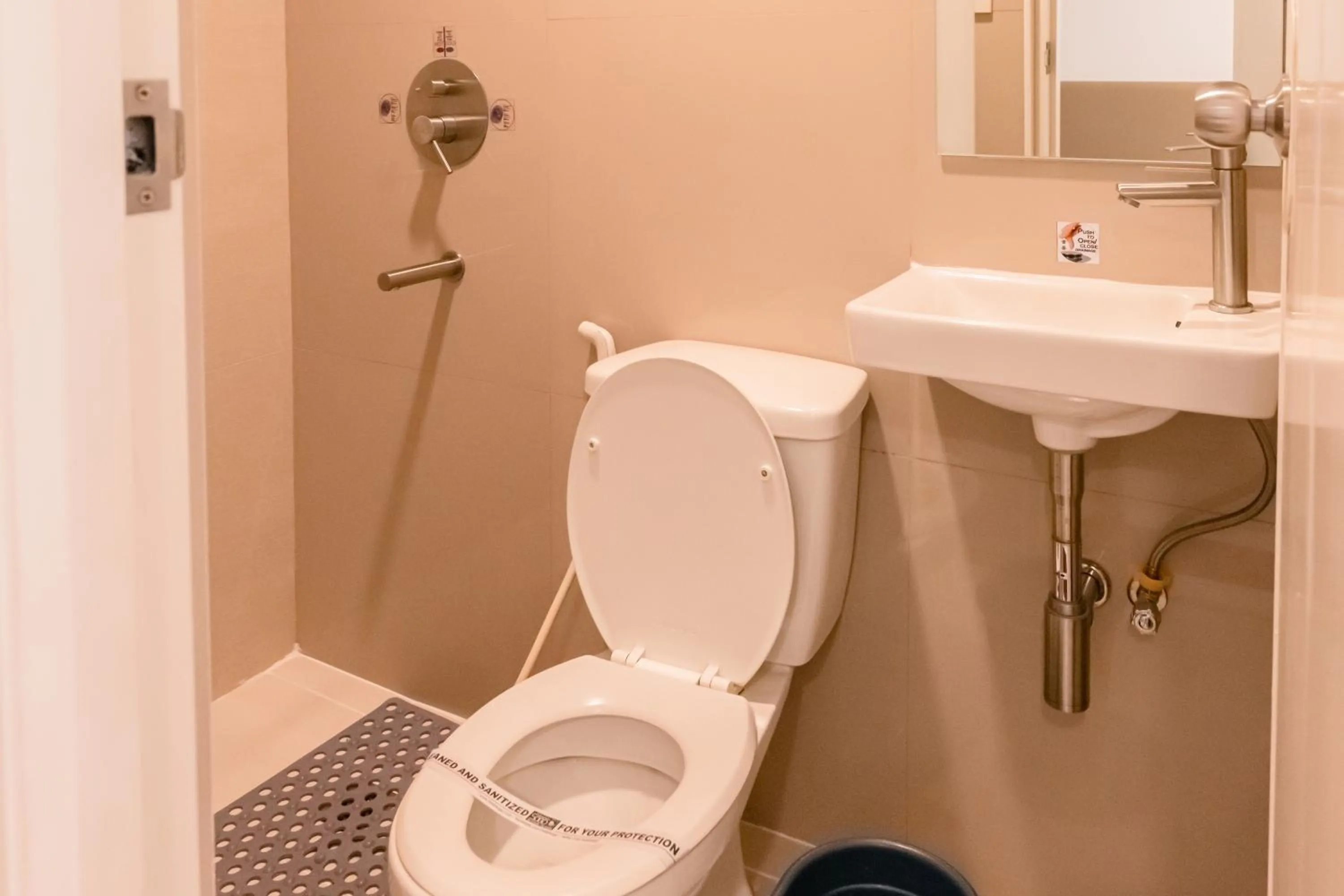 Bathroom in Hotel Sogo Novaliches