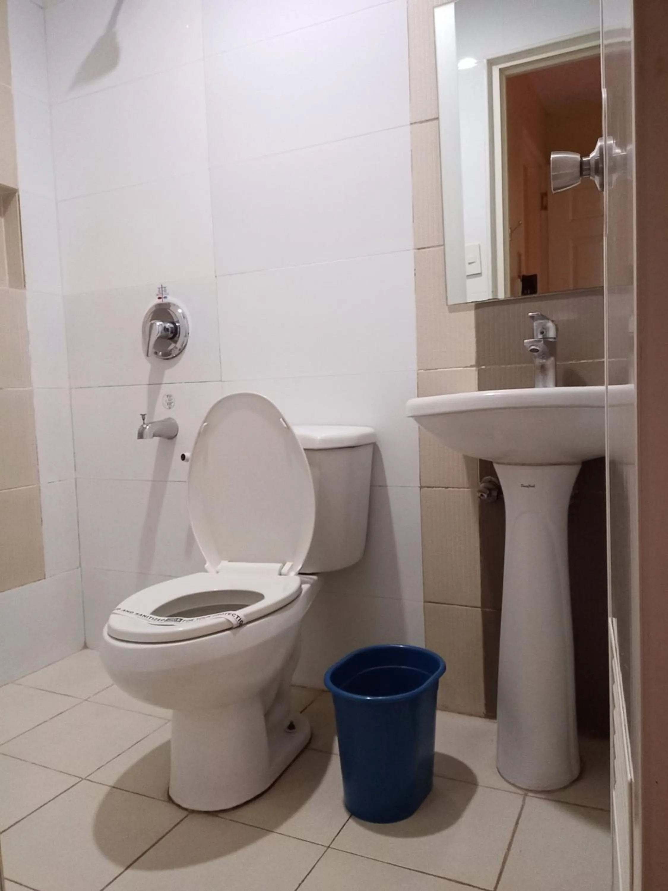 Bathroom in Hotel Sogo Edsa Caloocan