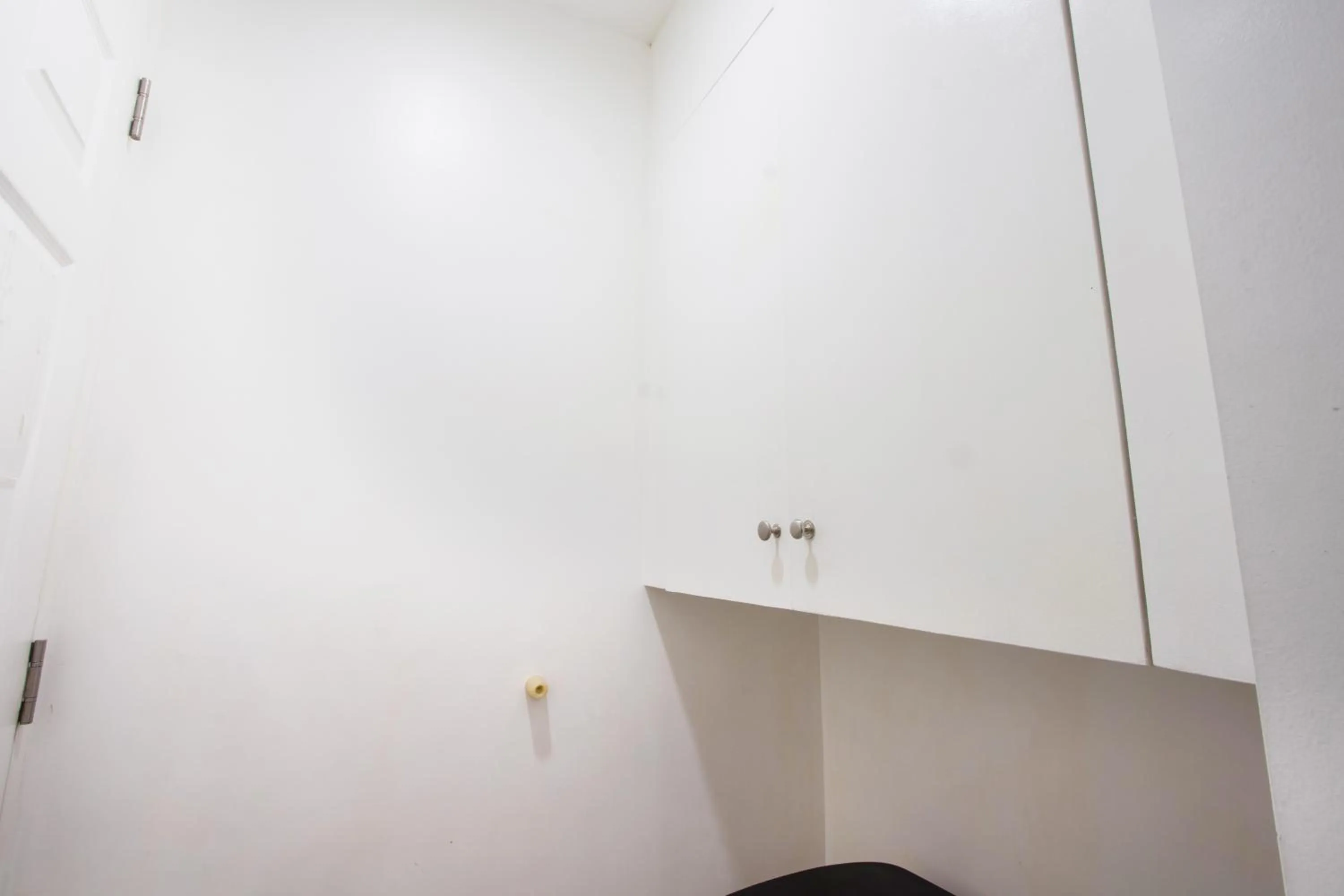 wardrobe in Hotel Sogo Santolan