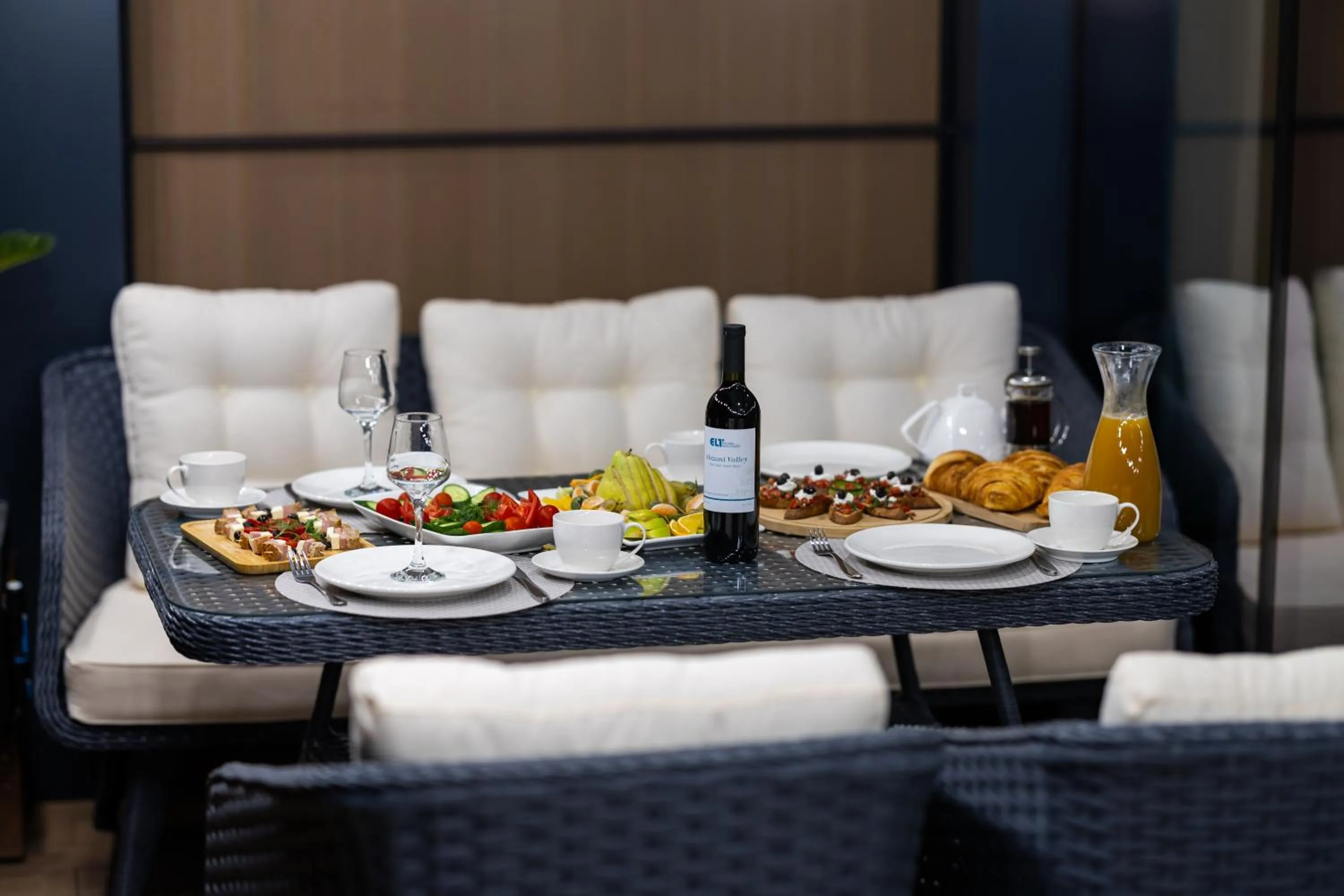 Breakfast in Sunshine Residence & Hotel