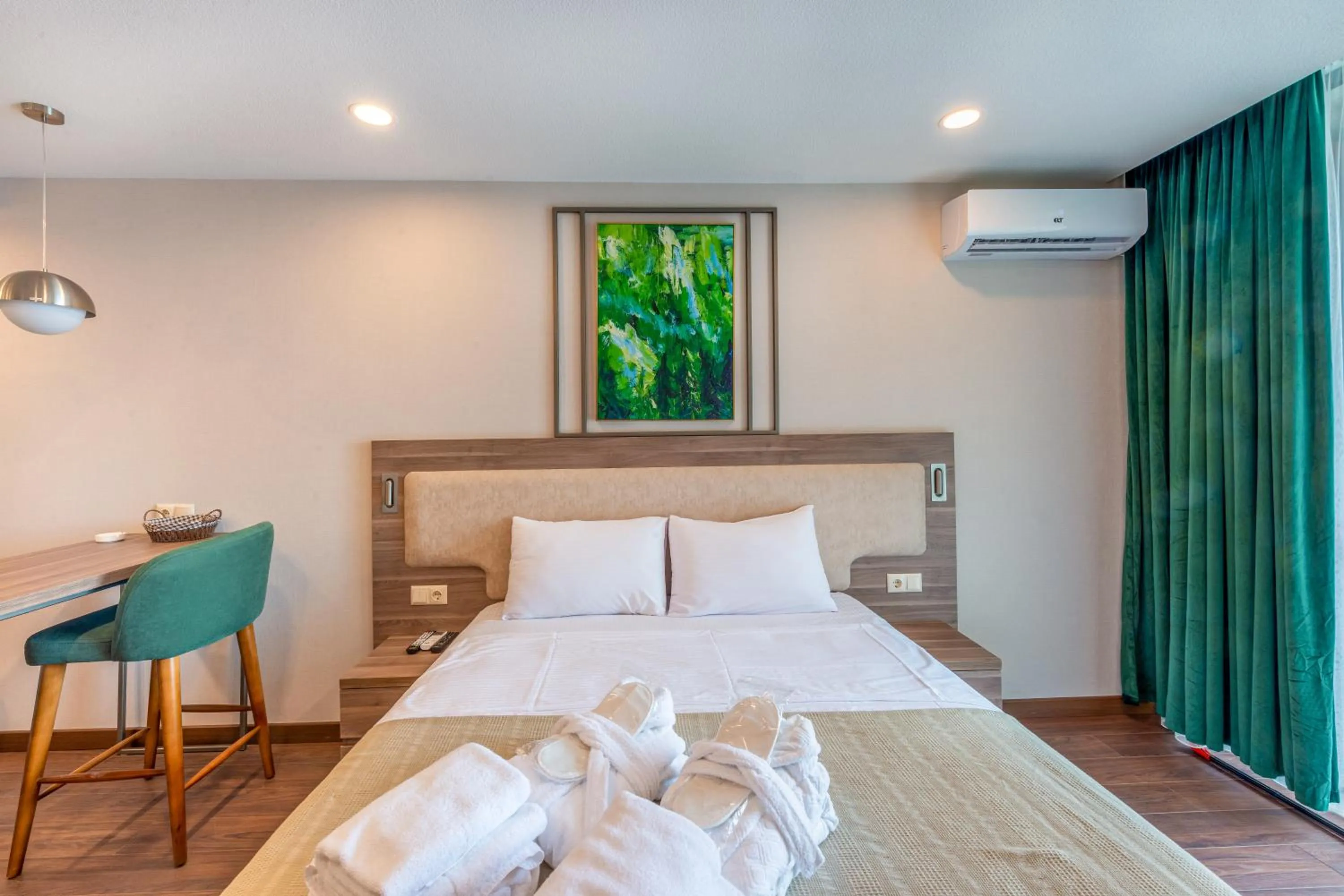 Bedroom, Bed in Sunshine Residence & Hotel