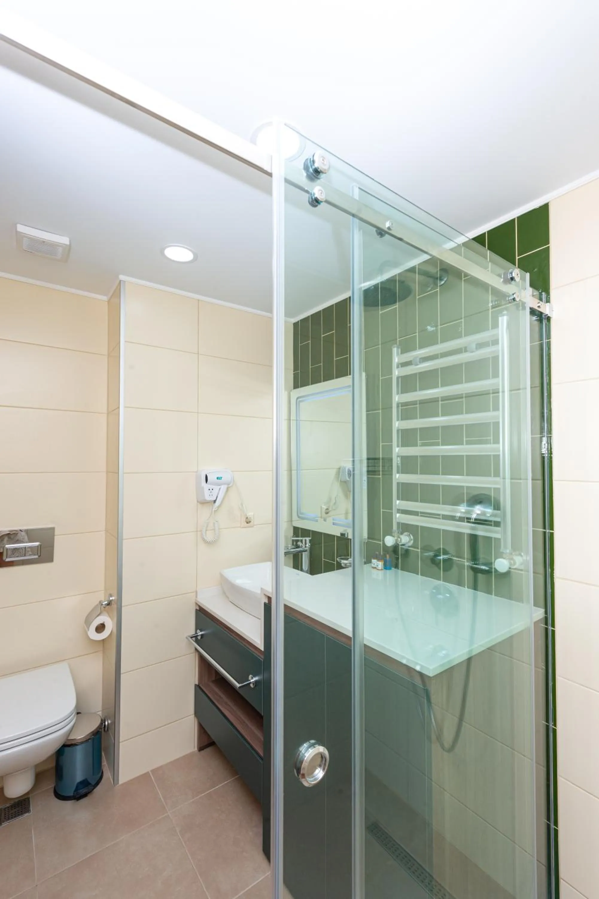 Shower in Sunshine Residence & Hotel