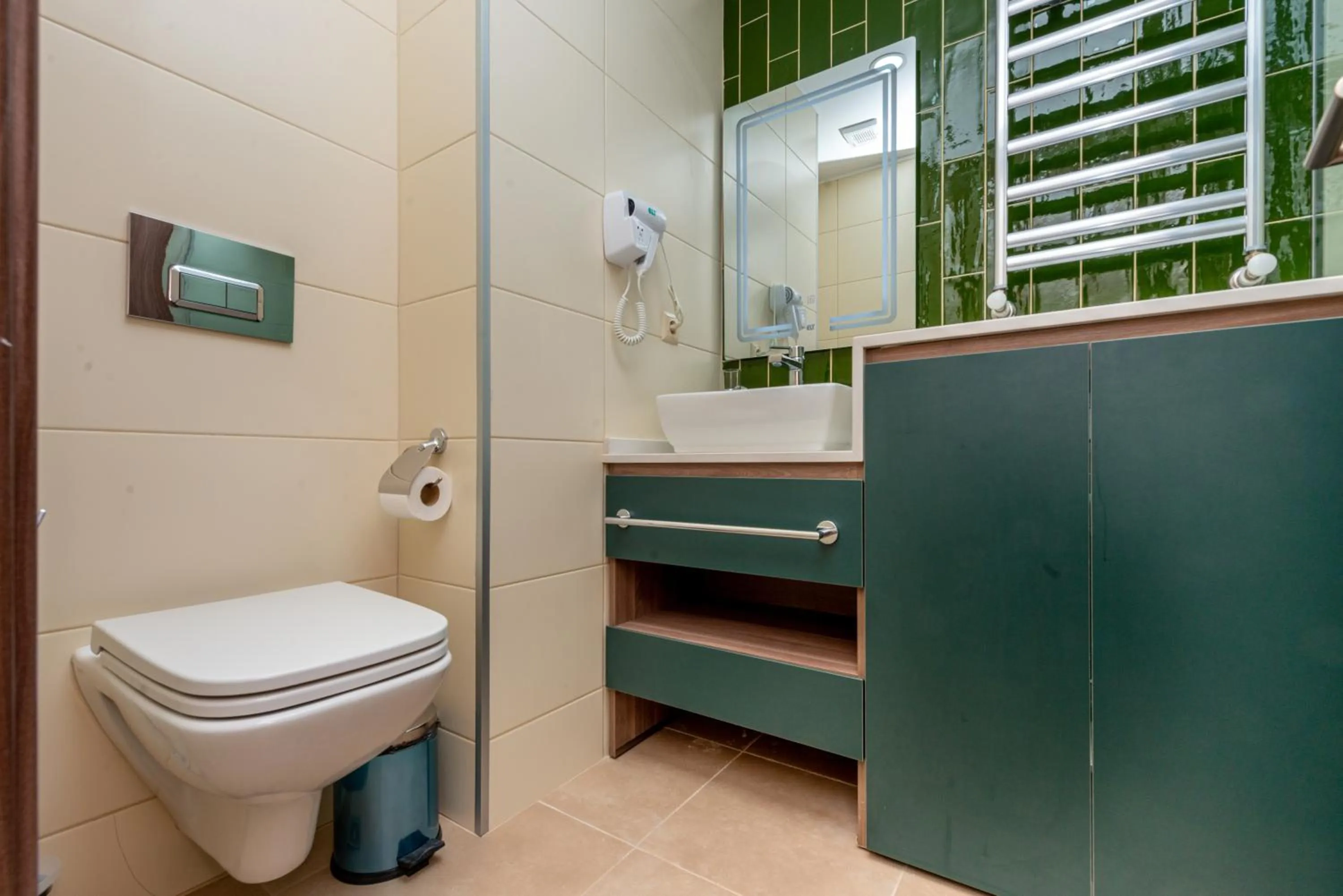 Toilet in Sunshine Residence & Hotel