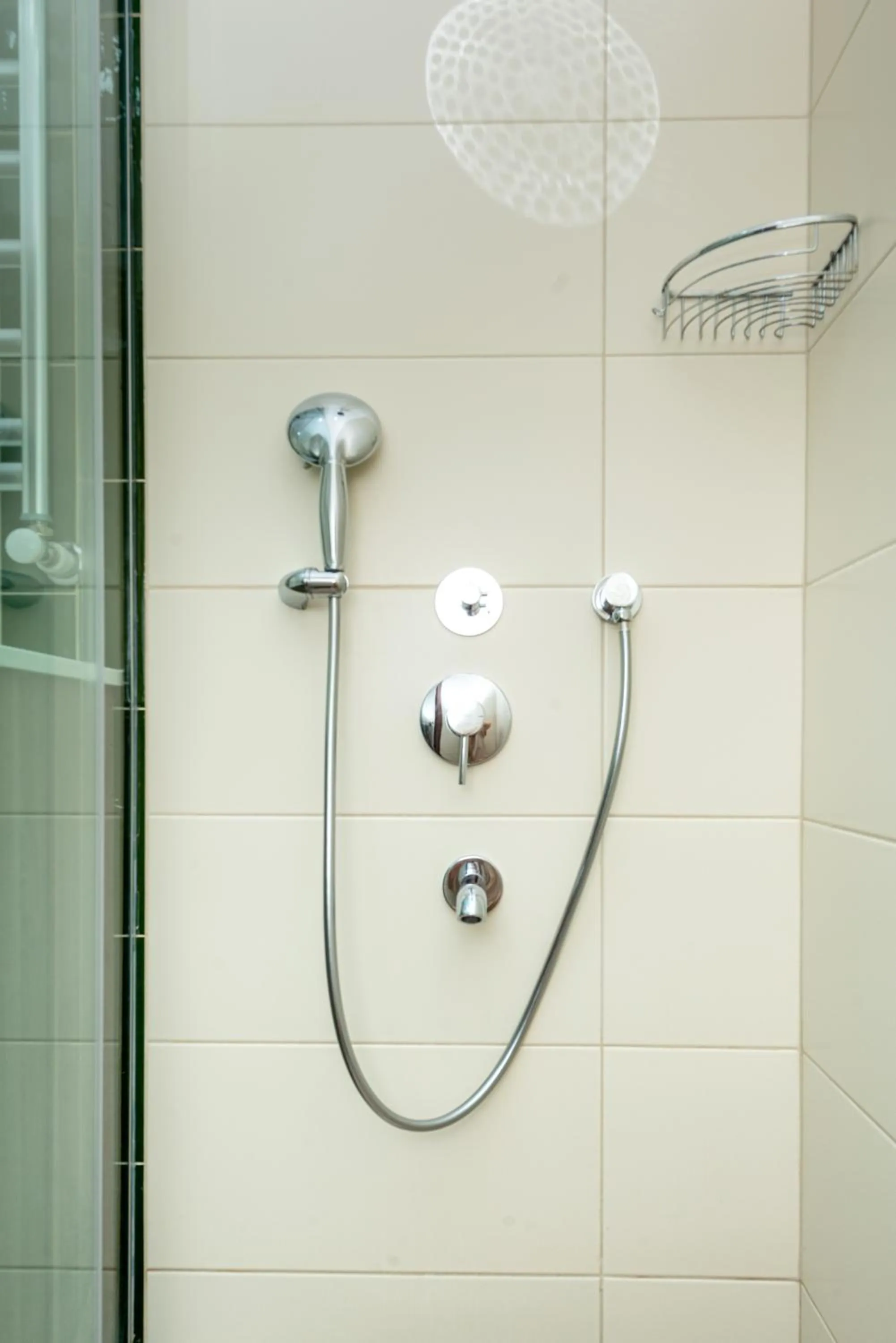 Shower in Sunshine Residence & Hotel