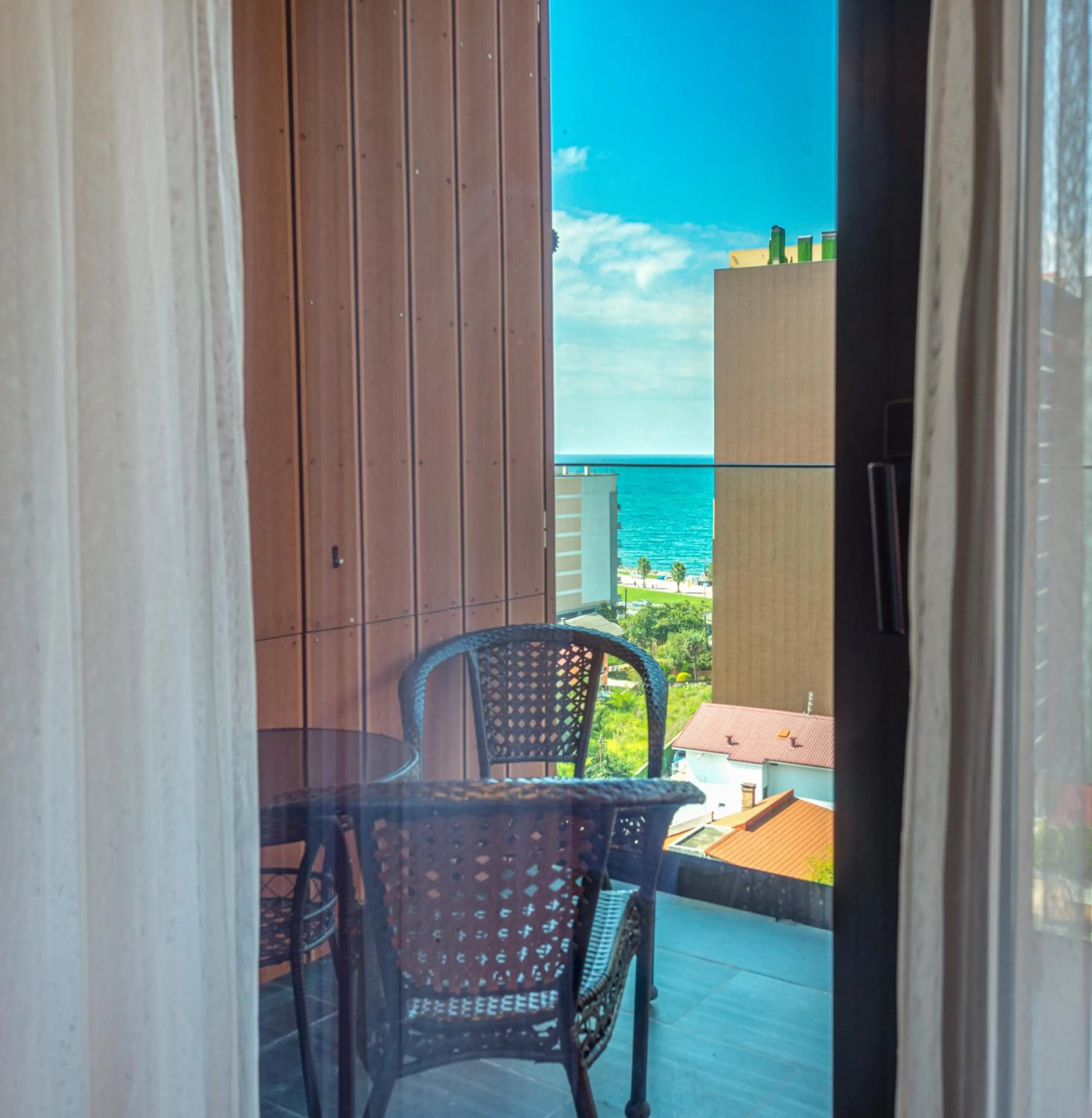 Day in Sunshine Residence & Hotel