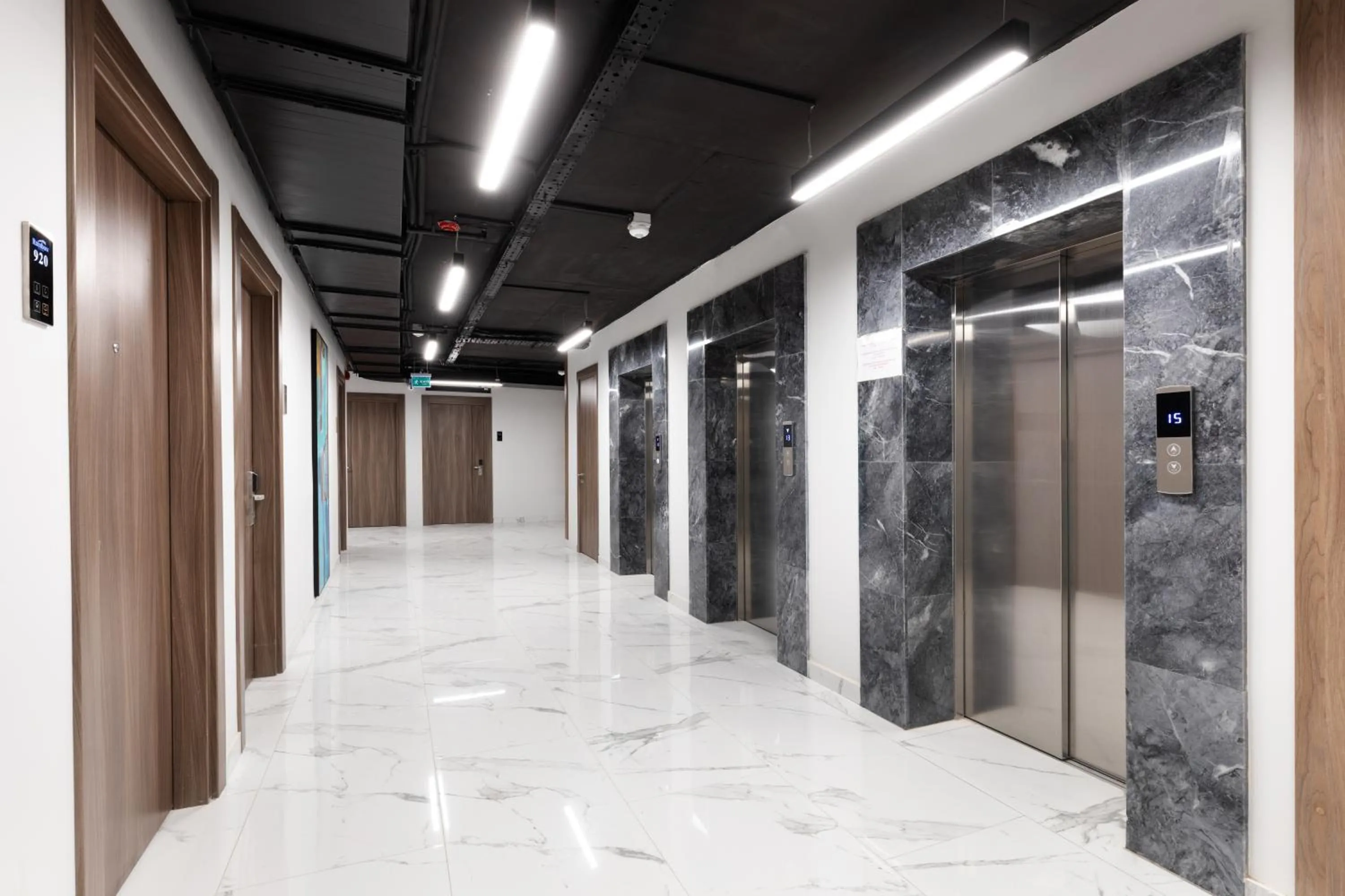 elevator in Sunshine Residence & Hotel