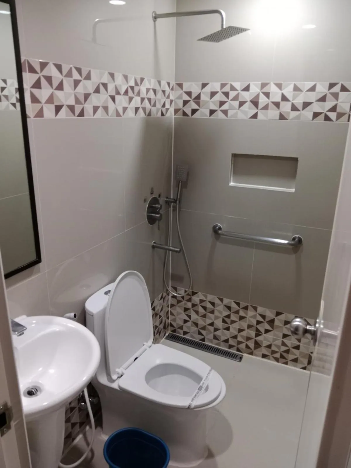 Toilet in Hotel Sogo Mindanao Avenue