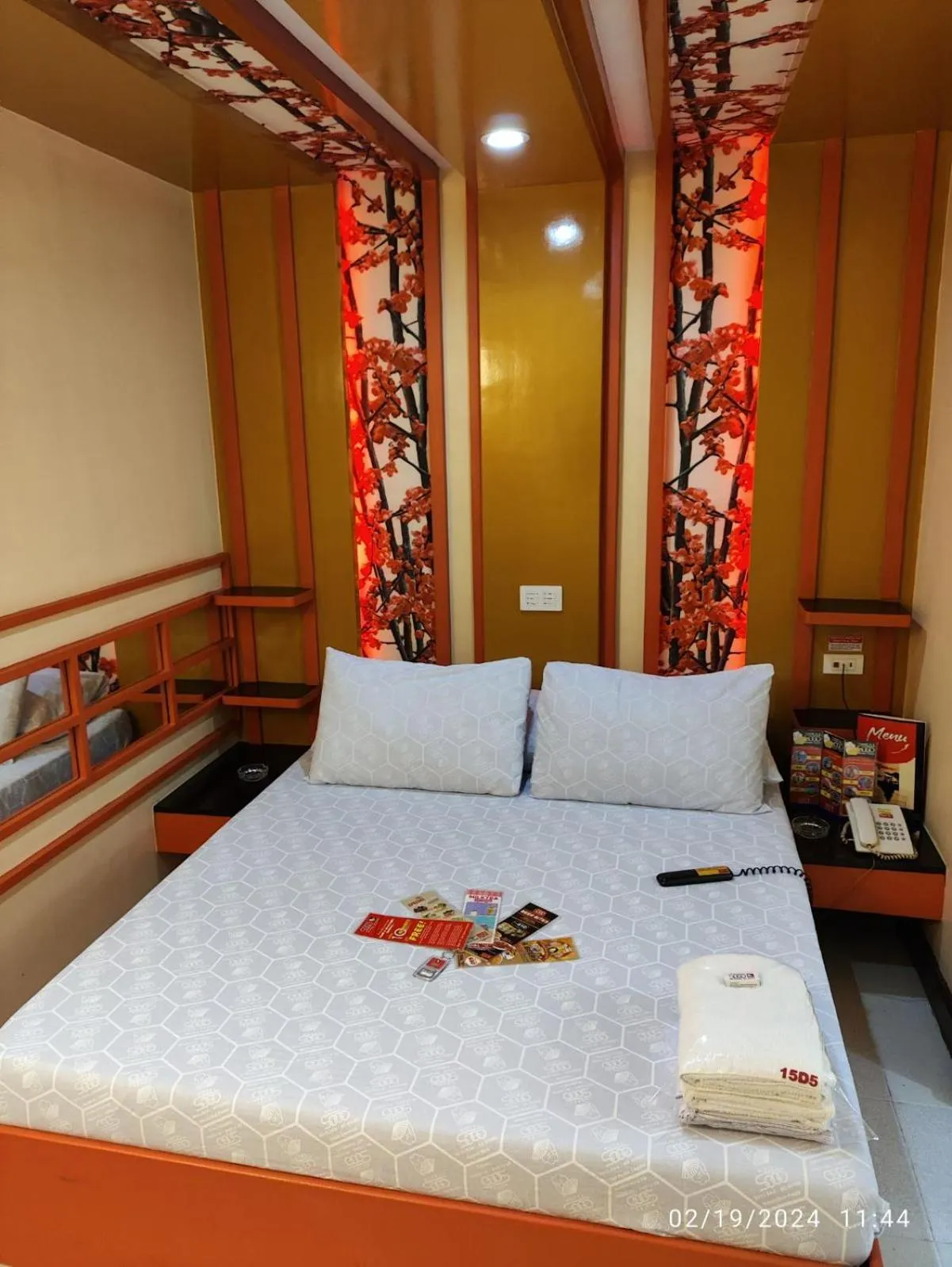 Bedroom, Bed in Hotel Sogo Recto