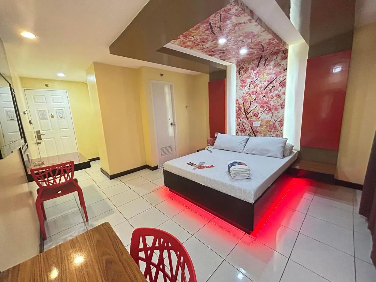 Living room, Bed in Hotel Sogo Sta Rosa