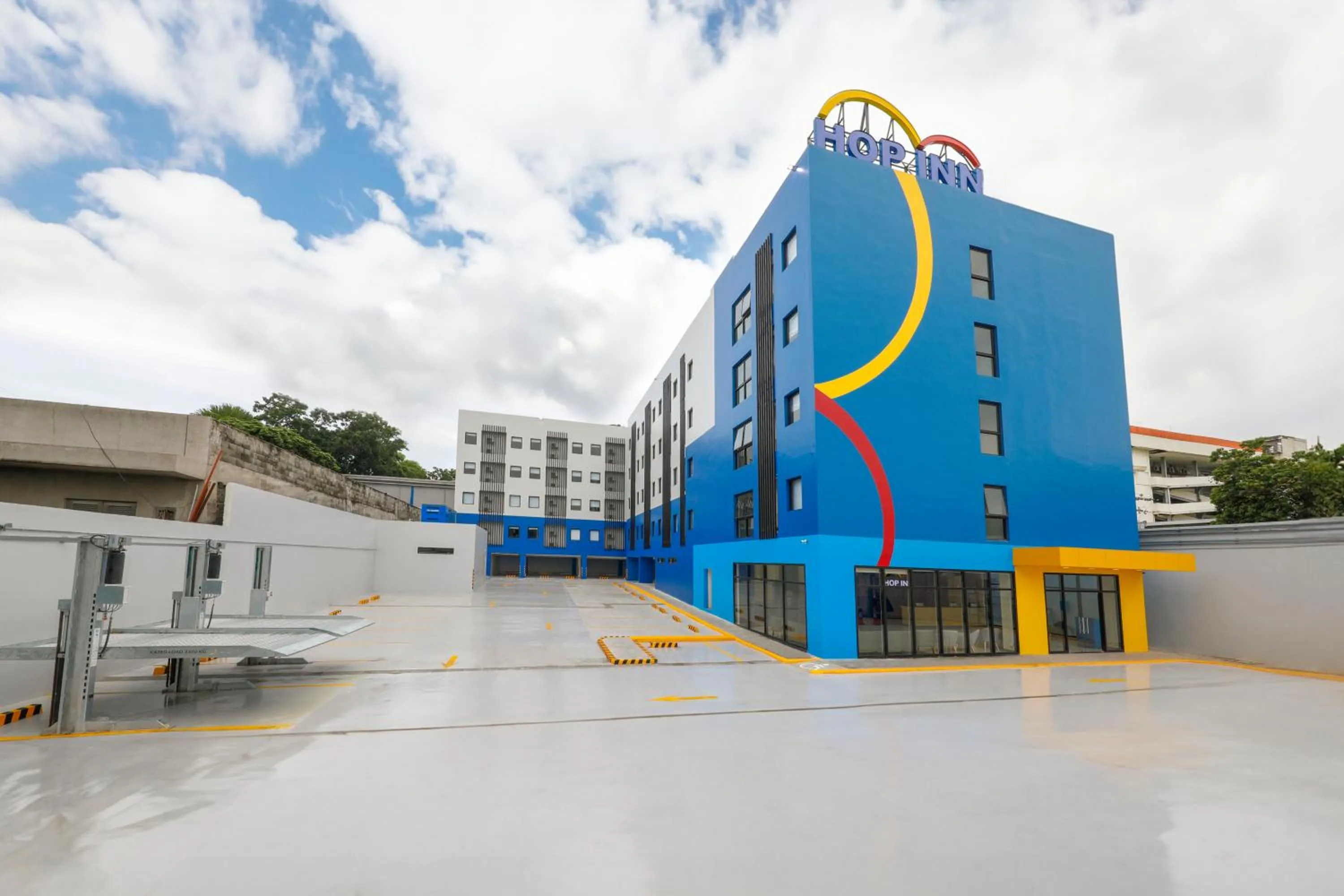 Property building in Hop Inn Hotel Davao