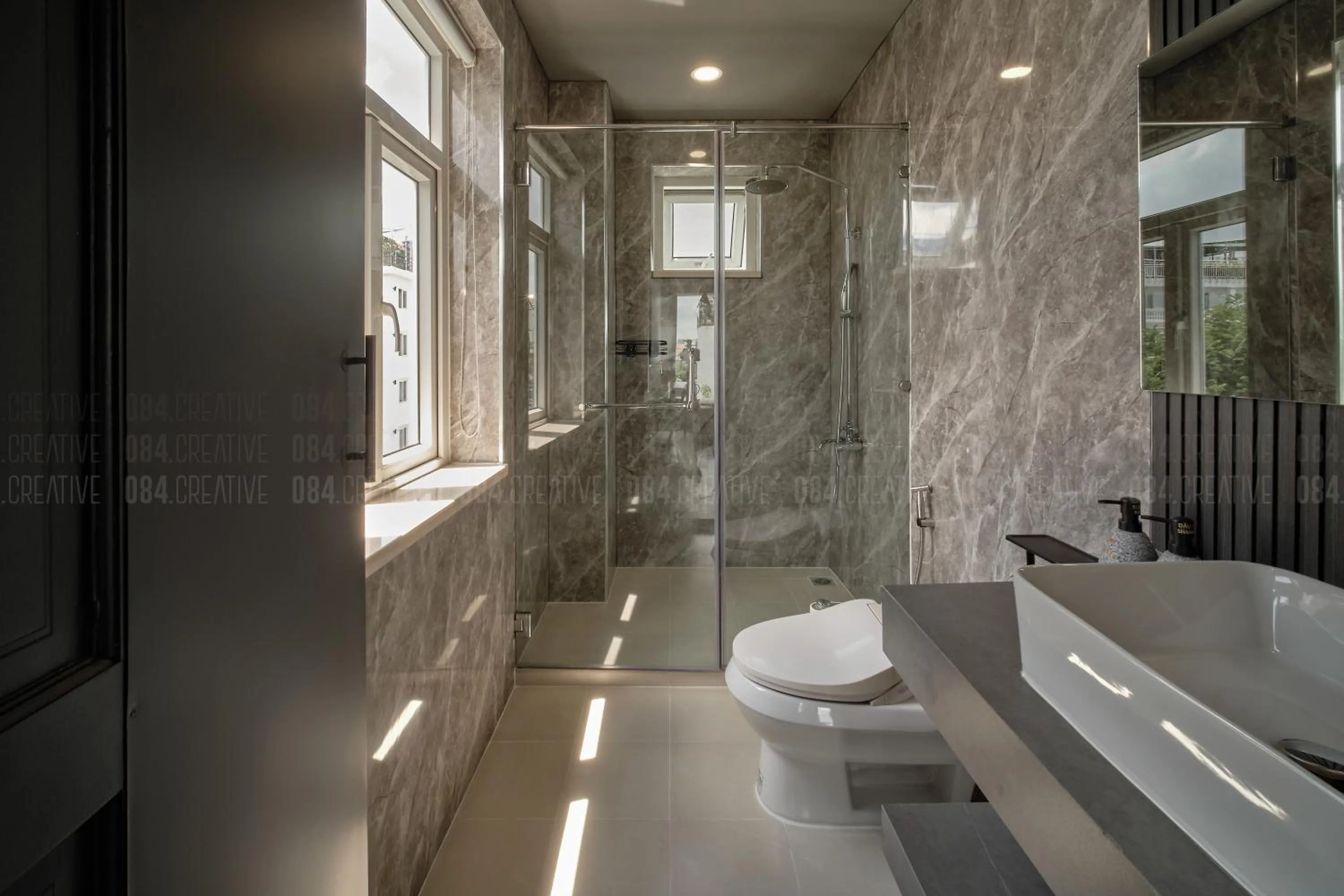 Toilet in Simmi Signature Hotel & Apartment