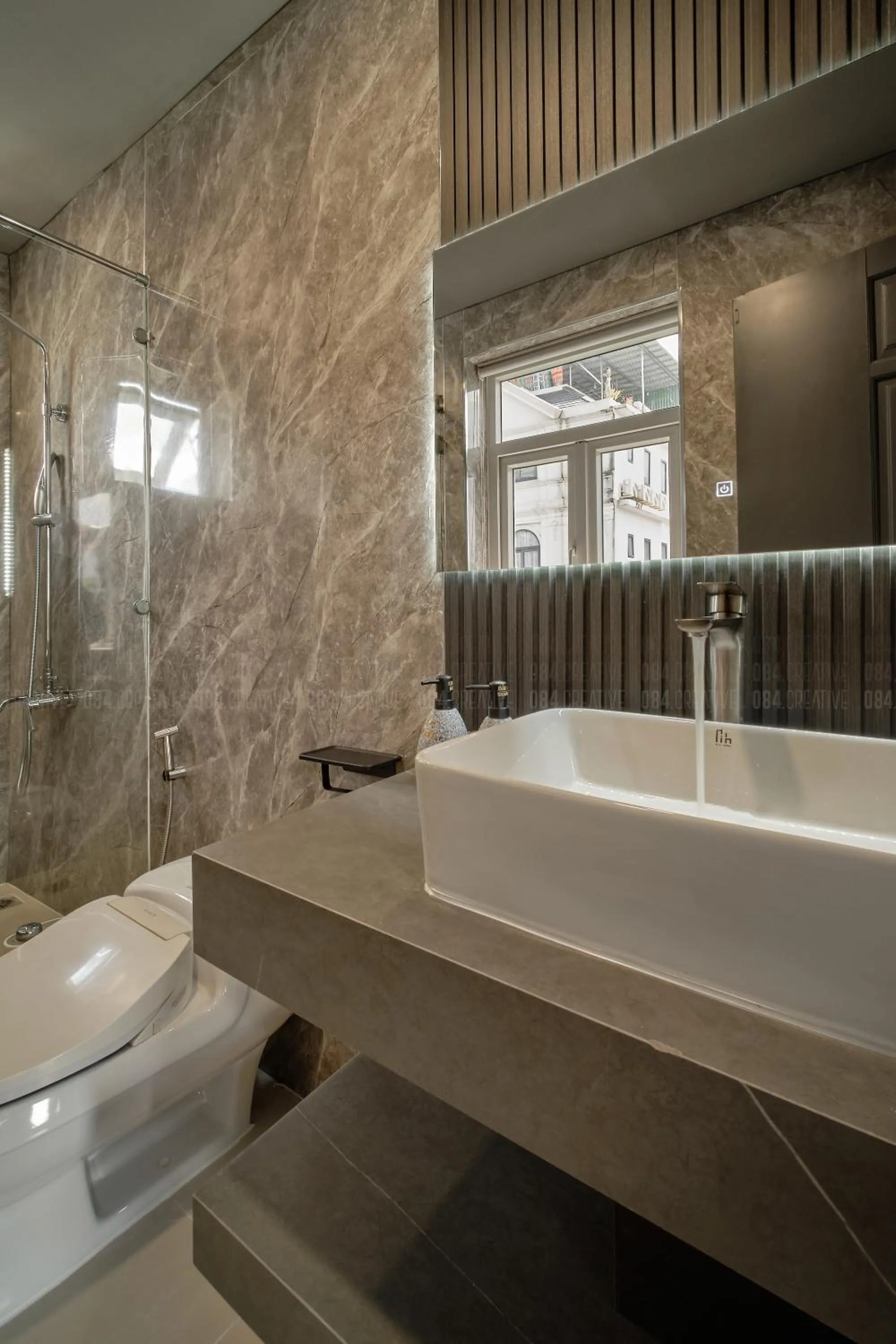 Shower in Simmi Signature Hotel & Apartment