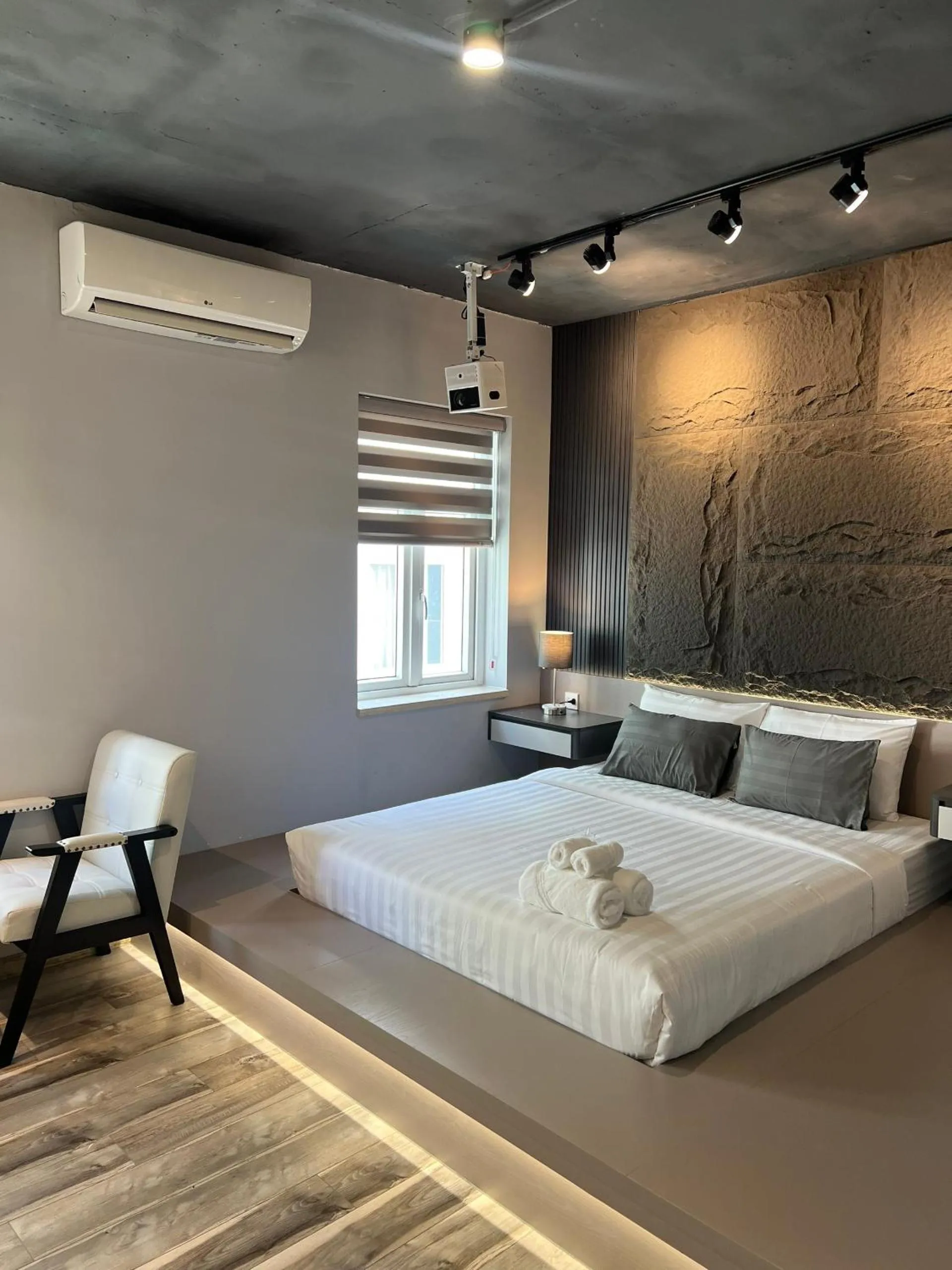 Photo of the whole room, Bed in Simmi Signature Hotel & Apartment