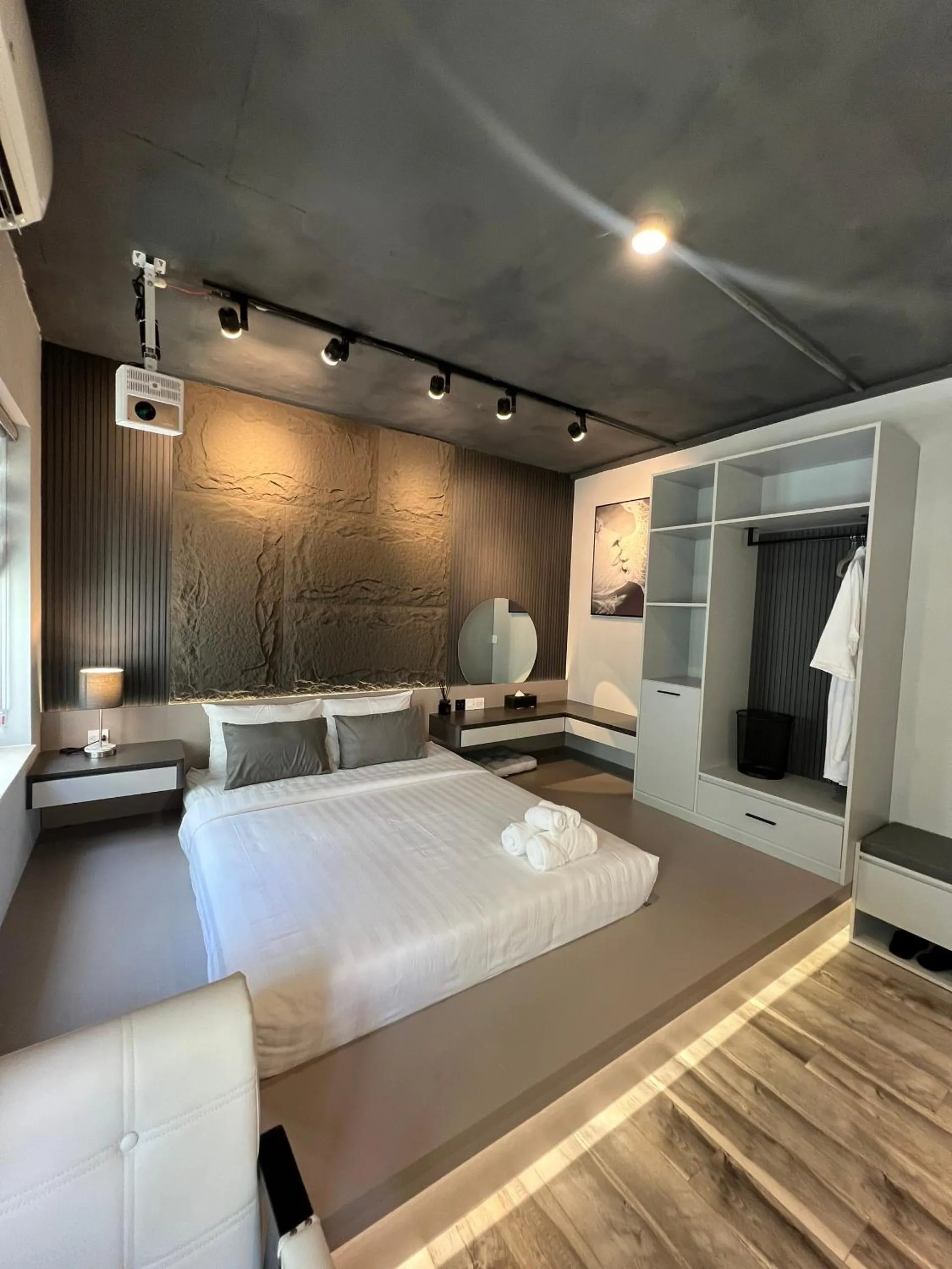 Bedroom, Bed in Simmi Signature Hotel & Apartment