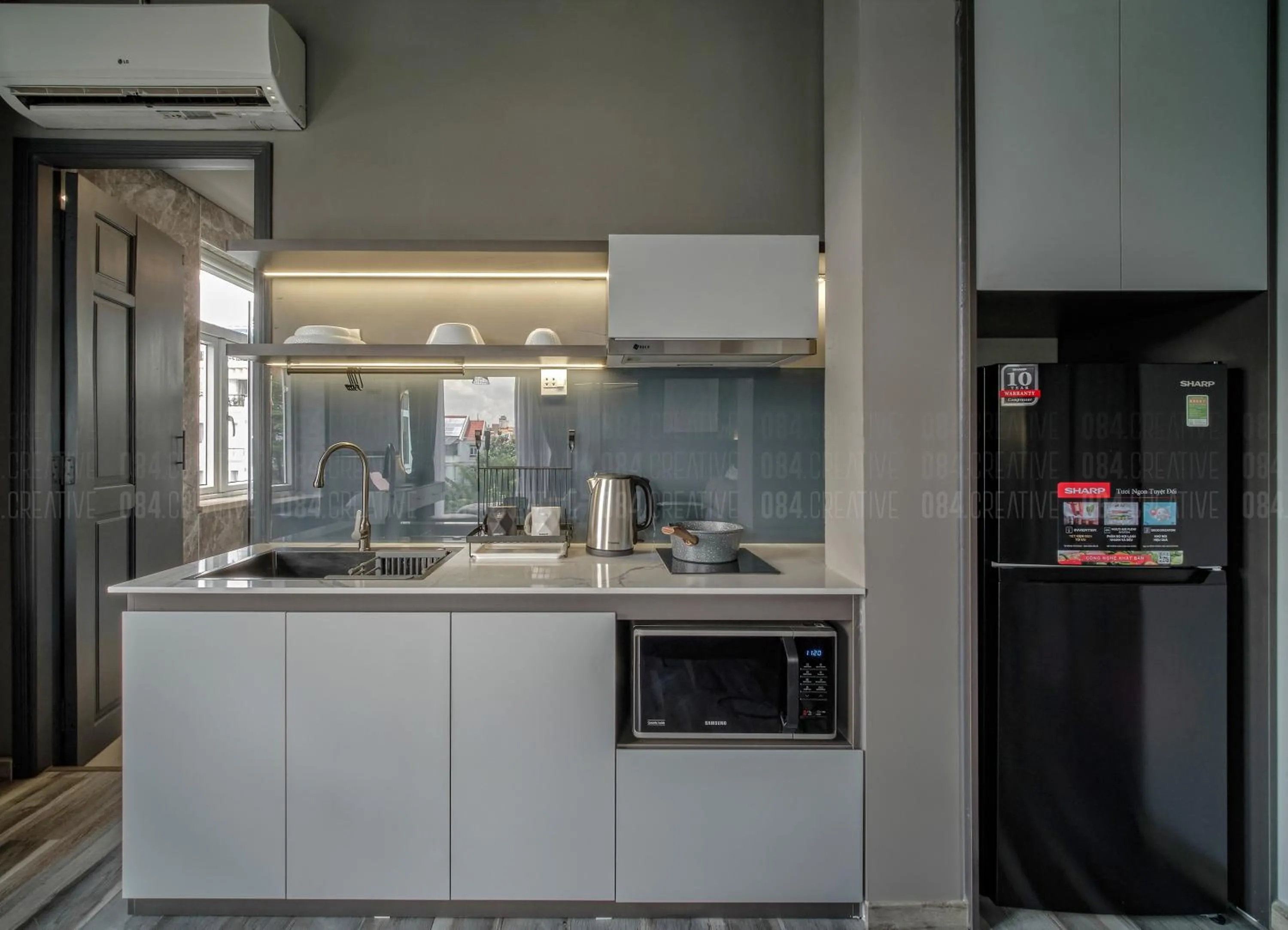 stove in Simmi Signature Hotel & Apartment